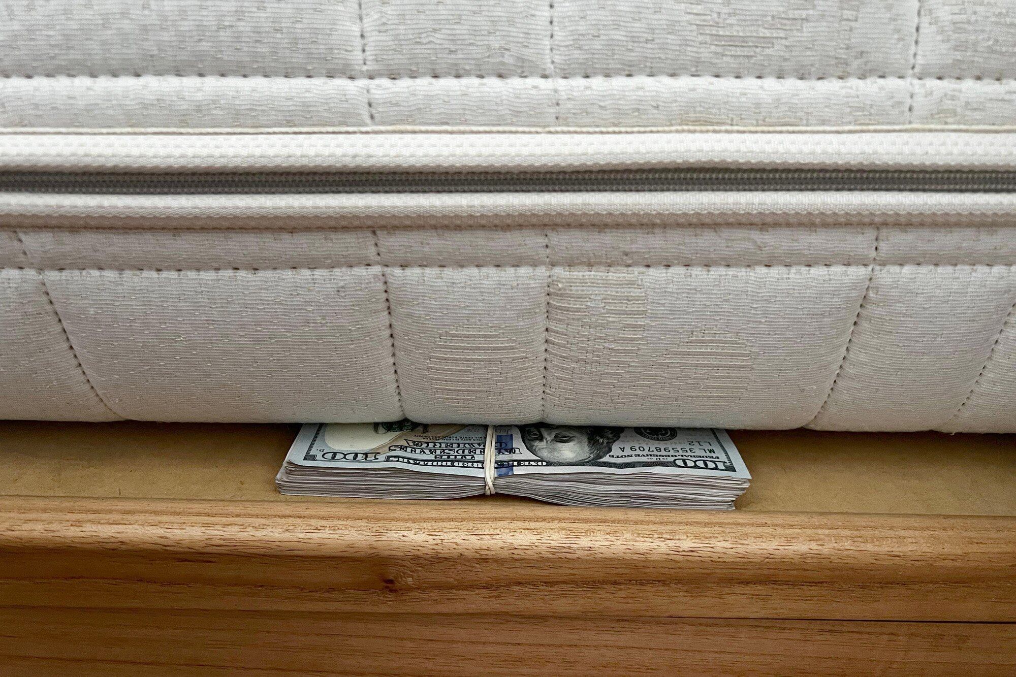 Ahorros bajo el colchón. Dólares de ahorro. canuto. dolar. Blanqueo