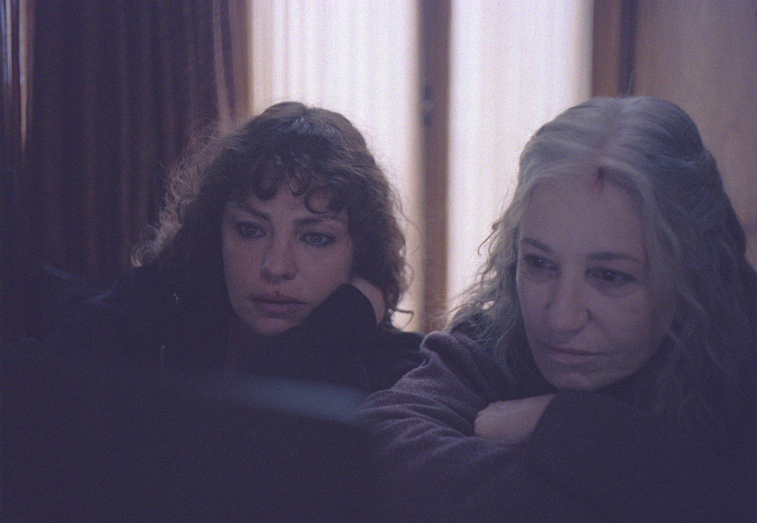 Mis Muertos Tristes. (L to R) Mercedes Morán as Ema, Dolores Fonsi as Carolina in Mis Muertos Tristes. Cr. Courtesy of Netflix ©2026