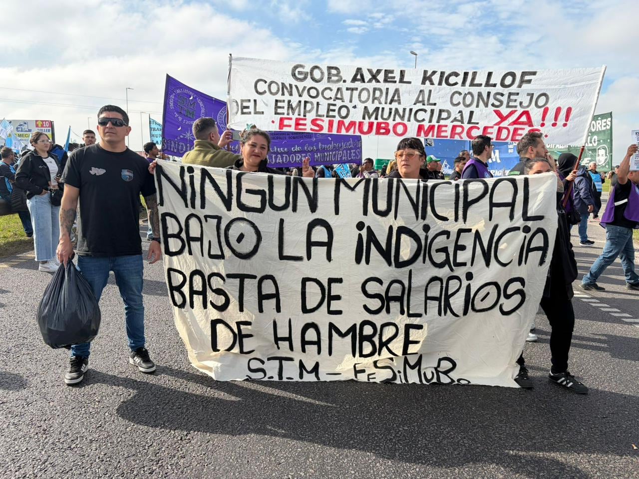 El lunes 31 de agosto, en Cañuelas, la Fesimubo hizo su primer corte de ruta contra el gobernador, medida que repitió ayer, en Bahía Blanca