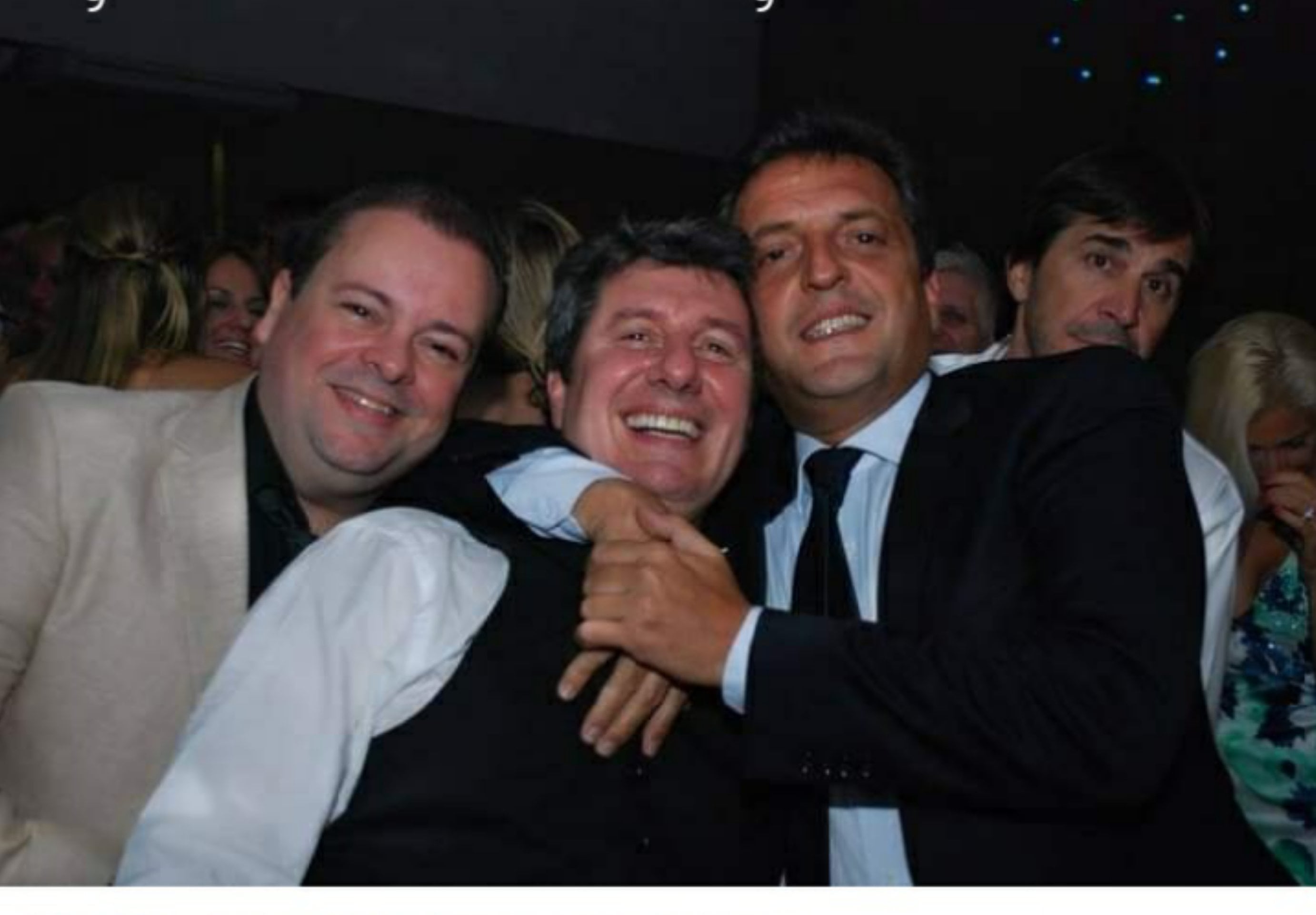 Sergio Massa y Daniel Guerra. Atrás aparece Javier Faroni y su mujer.