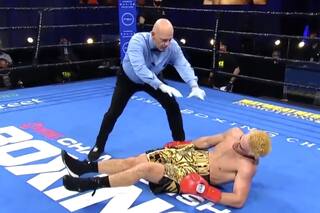 Impactante KO. La dura caída en la primera presentación de un boxeador argentino