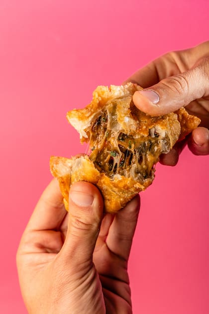 De la alta cocina a tu mesa: los secretos del chef Pedro Bargero para lograr empanadas perfectas de carne, pollo y jamón y queso