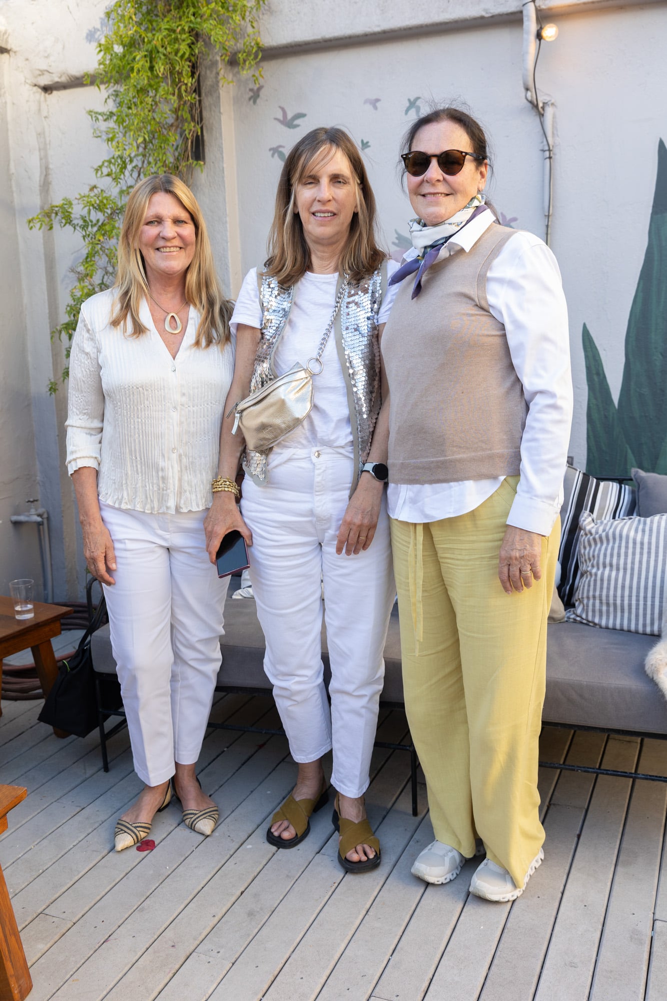 Las hermanas Mechi y Marina Hoeffner (hijas de Mercedes Blaquier) y, entre ellas, Loli Zuberbühler (hija de Teté Blaquier)
