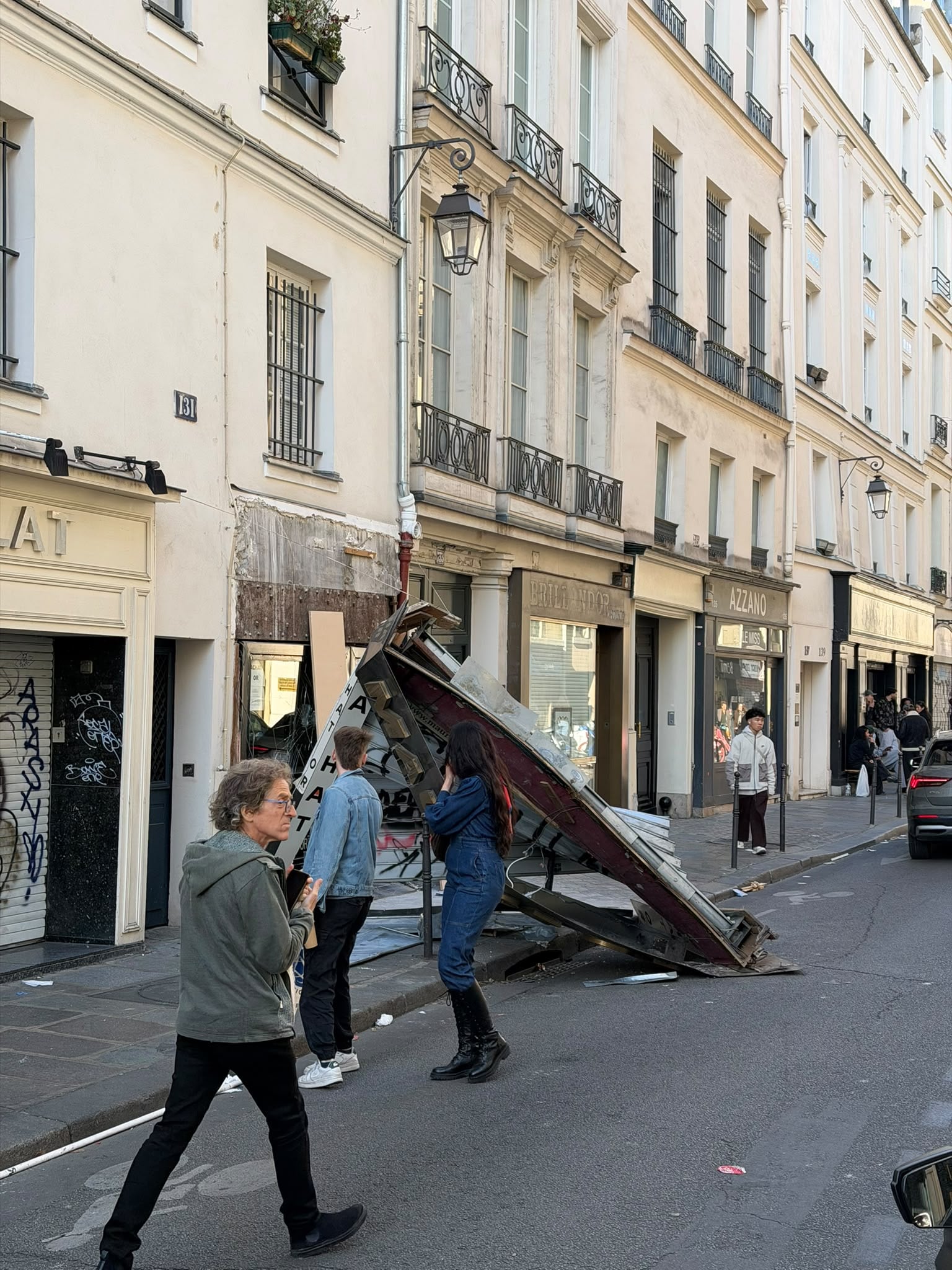Un comercio destrozado en París