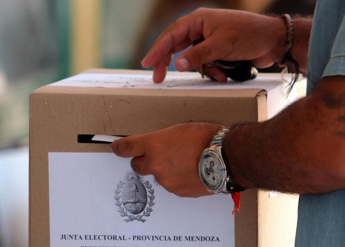 Las elecciones municipales se realizan en seis departamentos de la provincia
