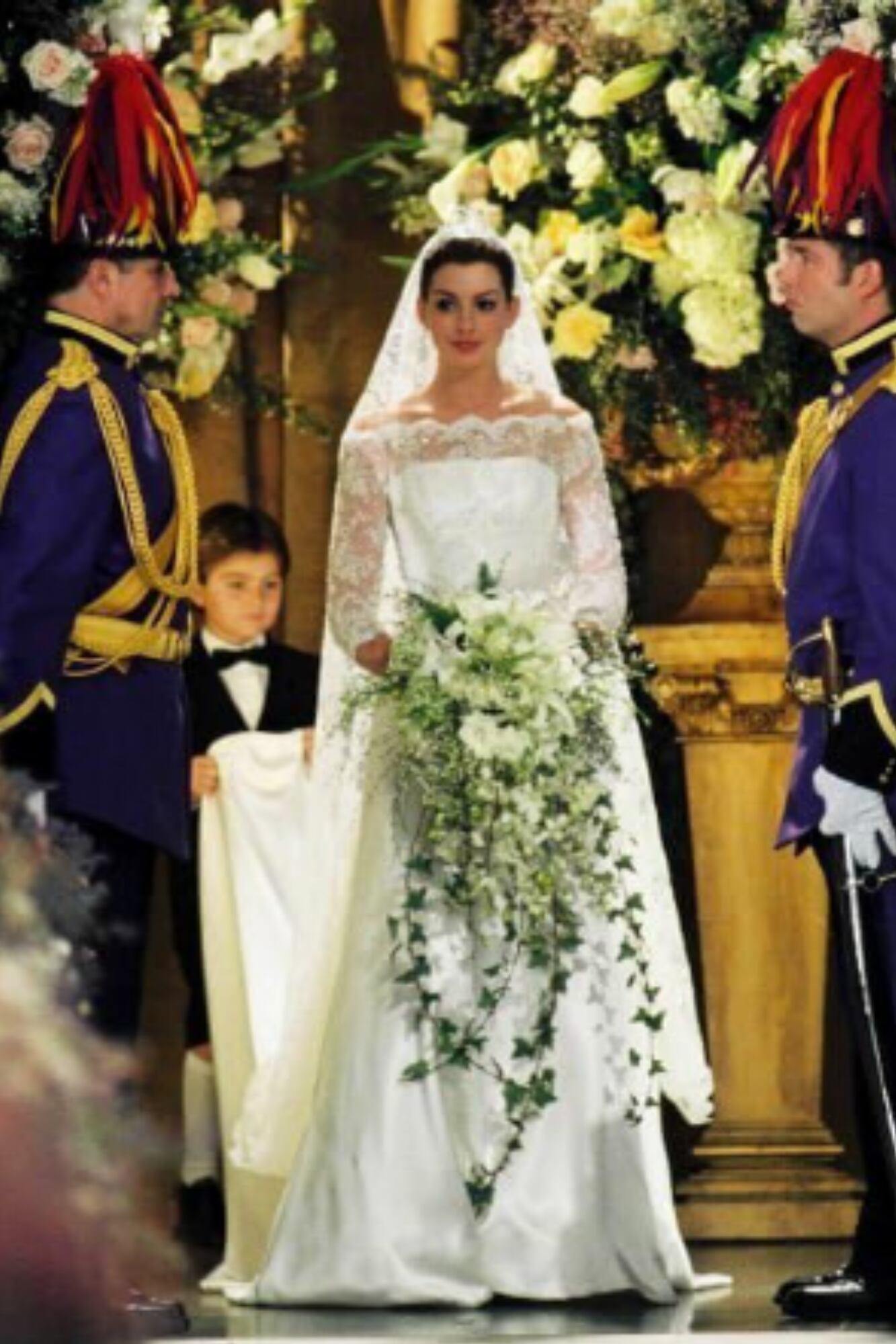 El vestido de novia de la princesa Mia en El diario de la princesa 2 (Foto: IMDb)