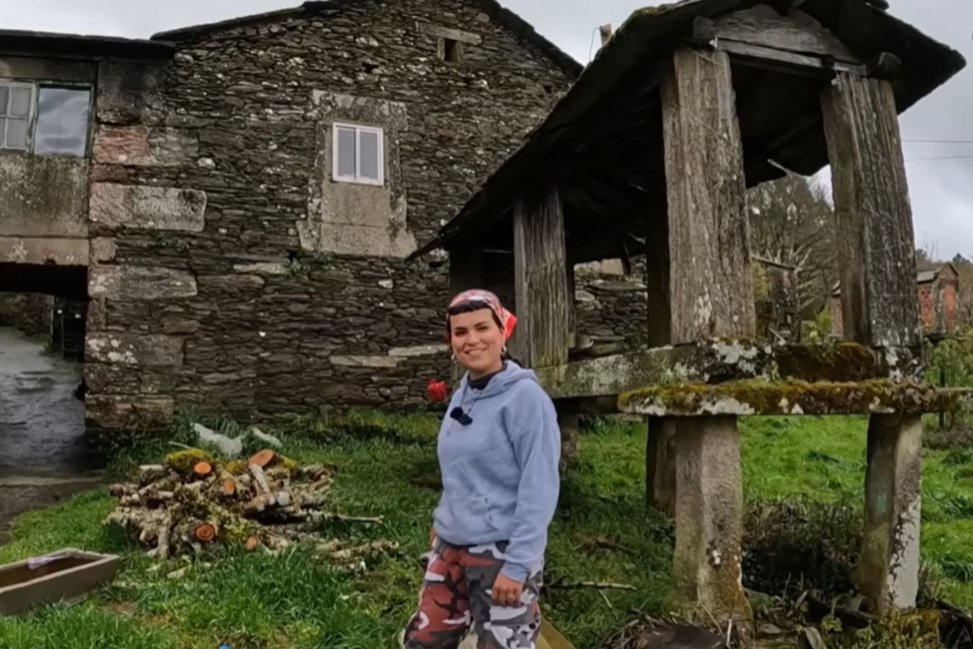 Una joven de 27 años busca una vida sostenible en una aldea rural
