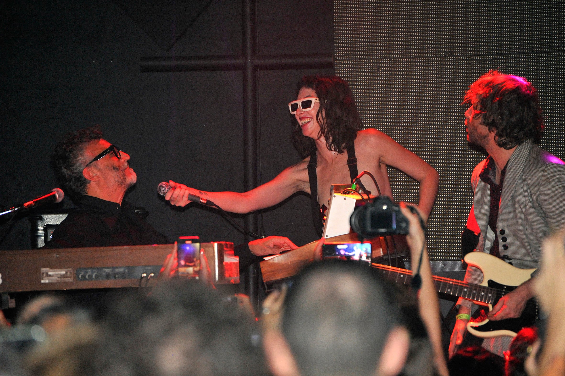 Sofia Gala y su banda Fea se presentaron en club Niceto y tuvieron de invitado a Fito Paez