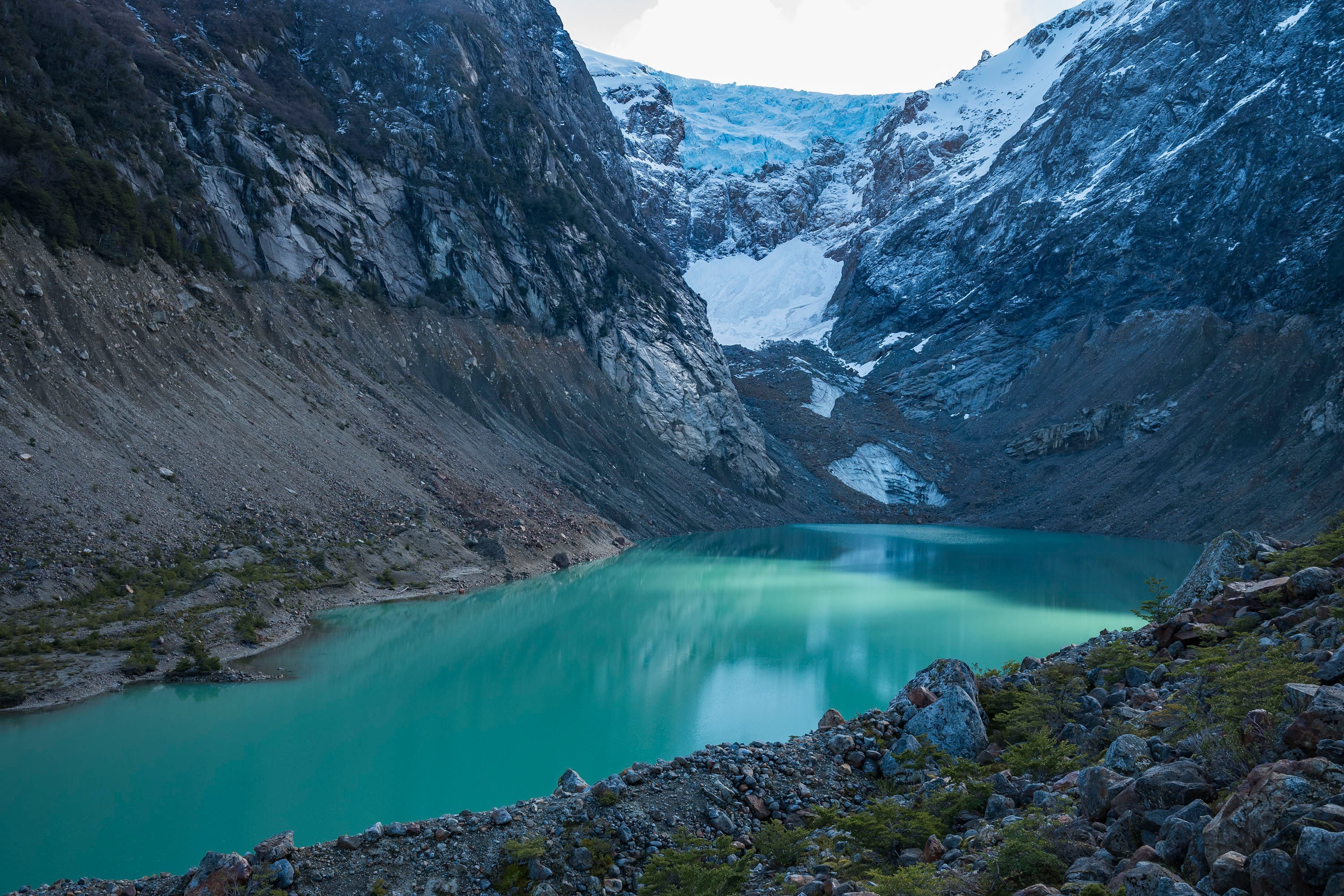 La Laguna Los Antiguos, en la base del glaciar Torrecillas