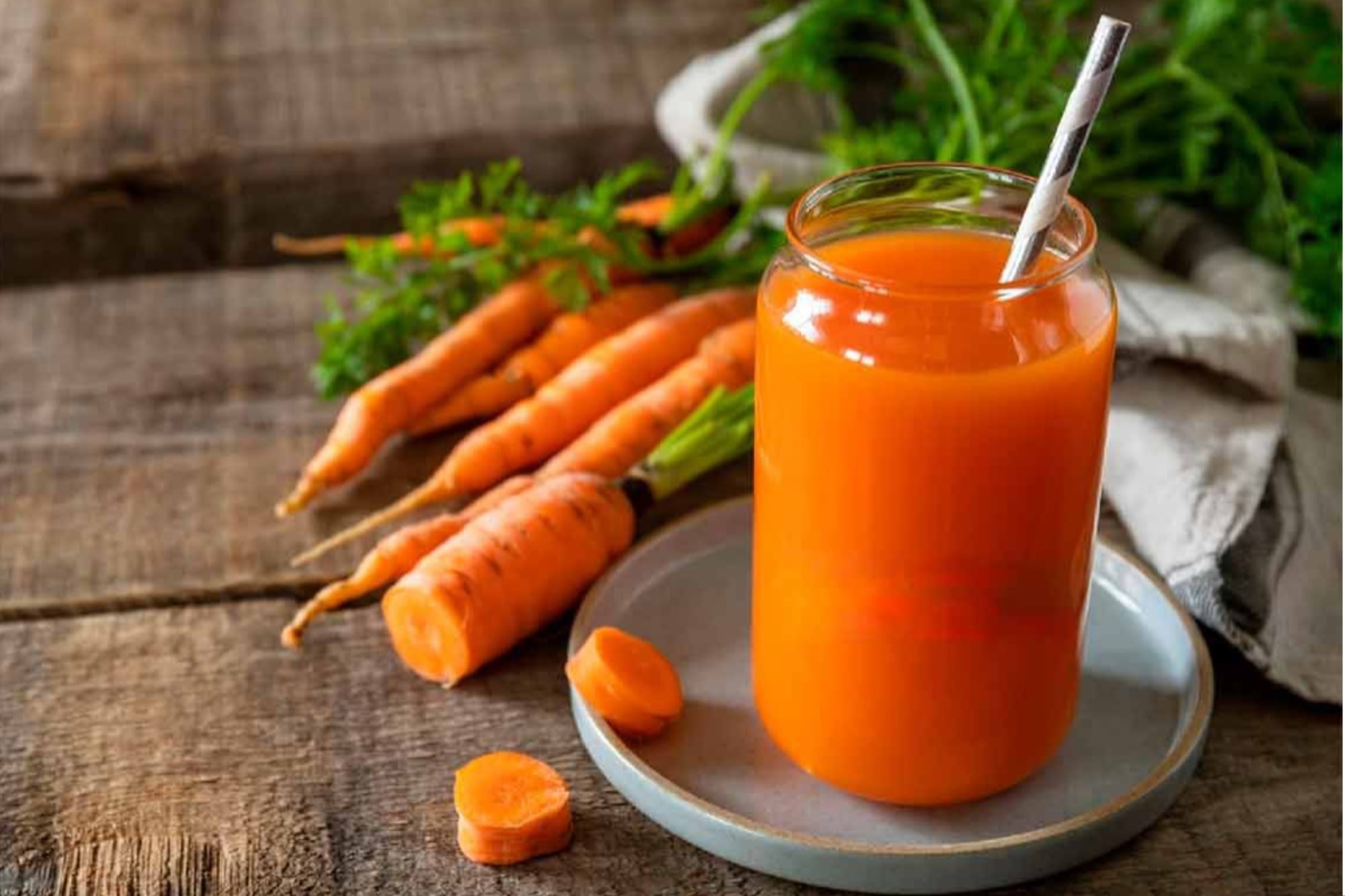 El jugo de naranja con zanahoria es una bebida muy saludable, especialmente para el desayuno
