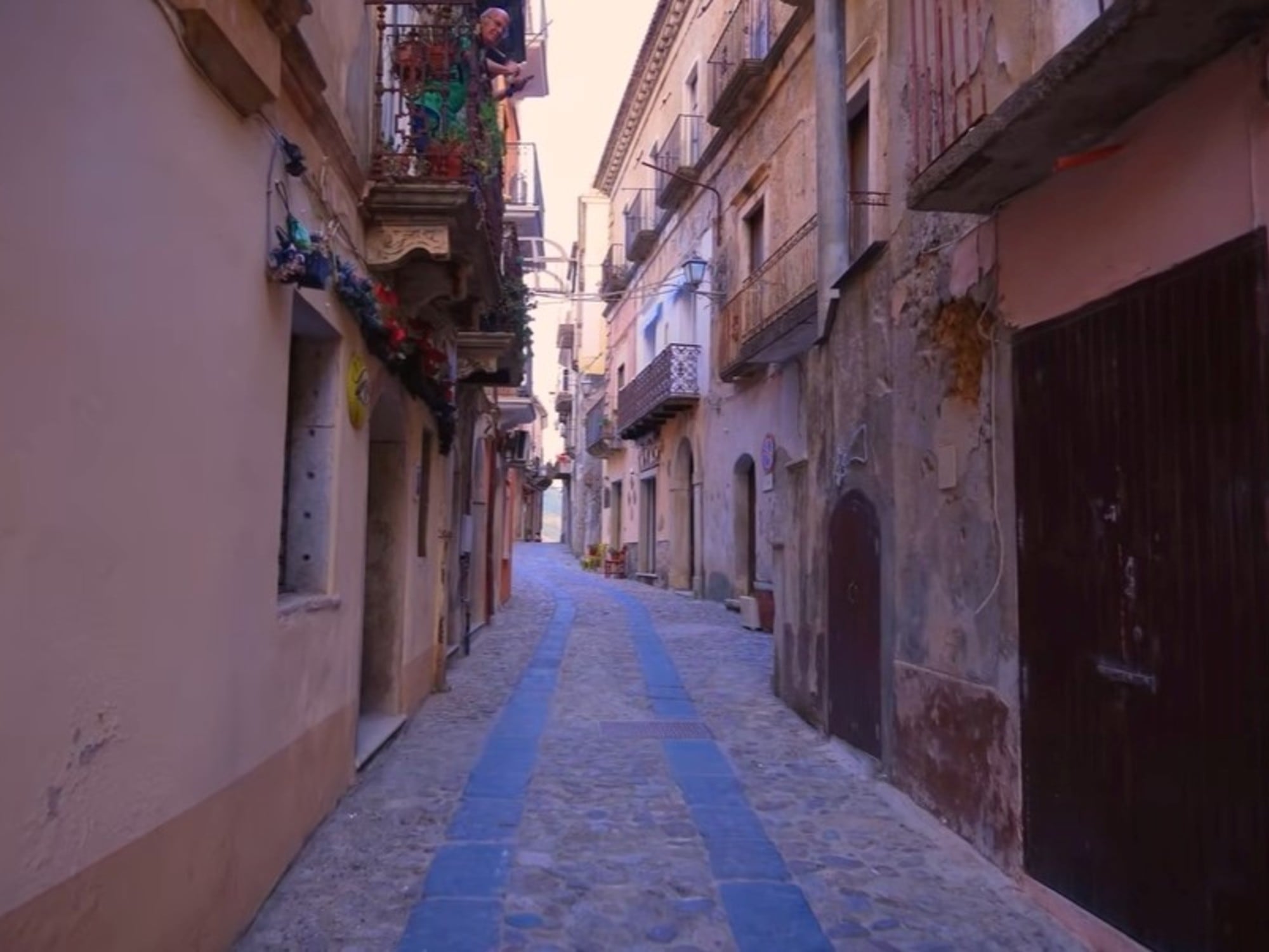 San Lucido, el pueblo de 6.000 habitantes de Calabria que eligió Mariela (Foto: Captura YouTube)
