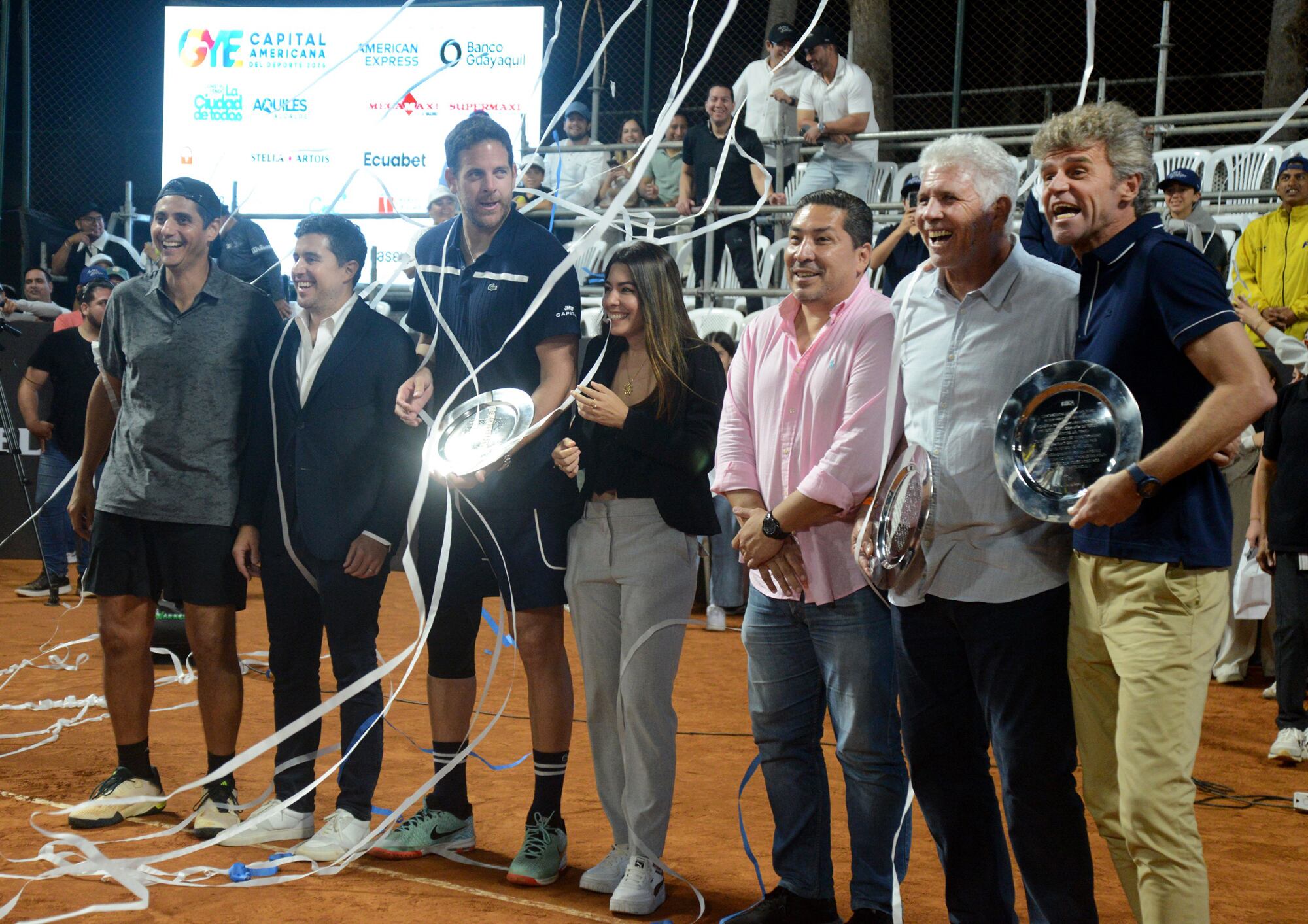 Juan Martín del Potro participó de una exhibición de tenis con Nicolás Lapentti en el Guayaquil Tenis Club, Ecuador; Guga Kuerten y Andrés Gómez también estuvieron presentes