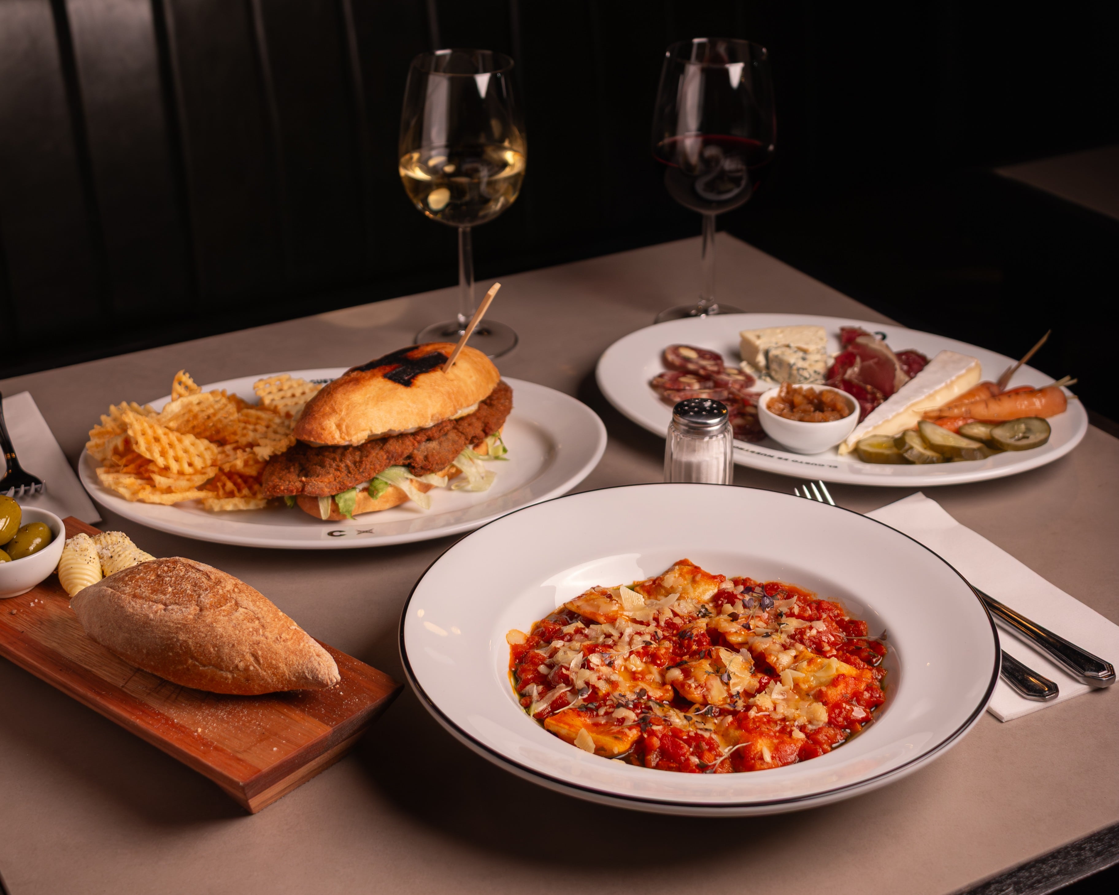 12 aperturas de 2025: de la cocina vasca al bodegón actualizado y de barras de sushi a vinos a precio de vinoteca