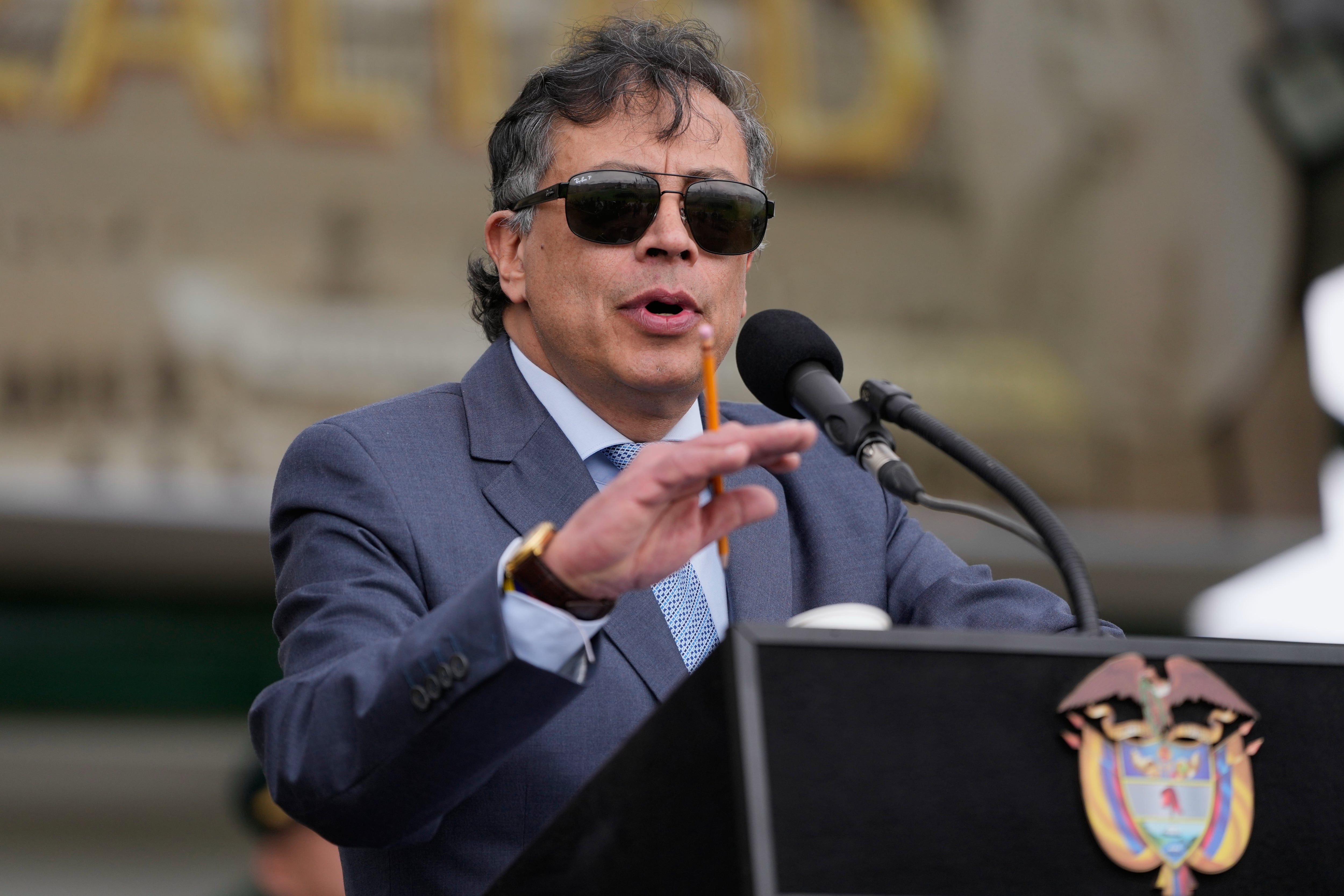 Una congresista oficialista ordenó suspender al presidente Petro hasta el balotaje y desató una tormenta política en Colombia