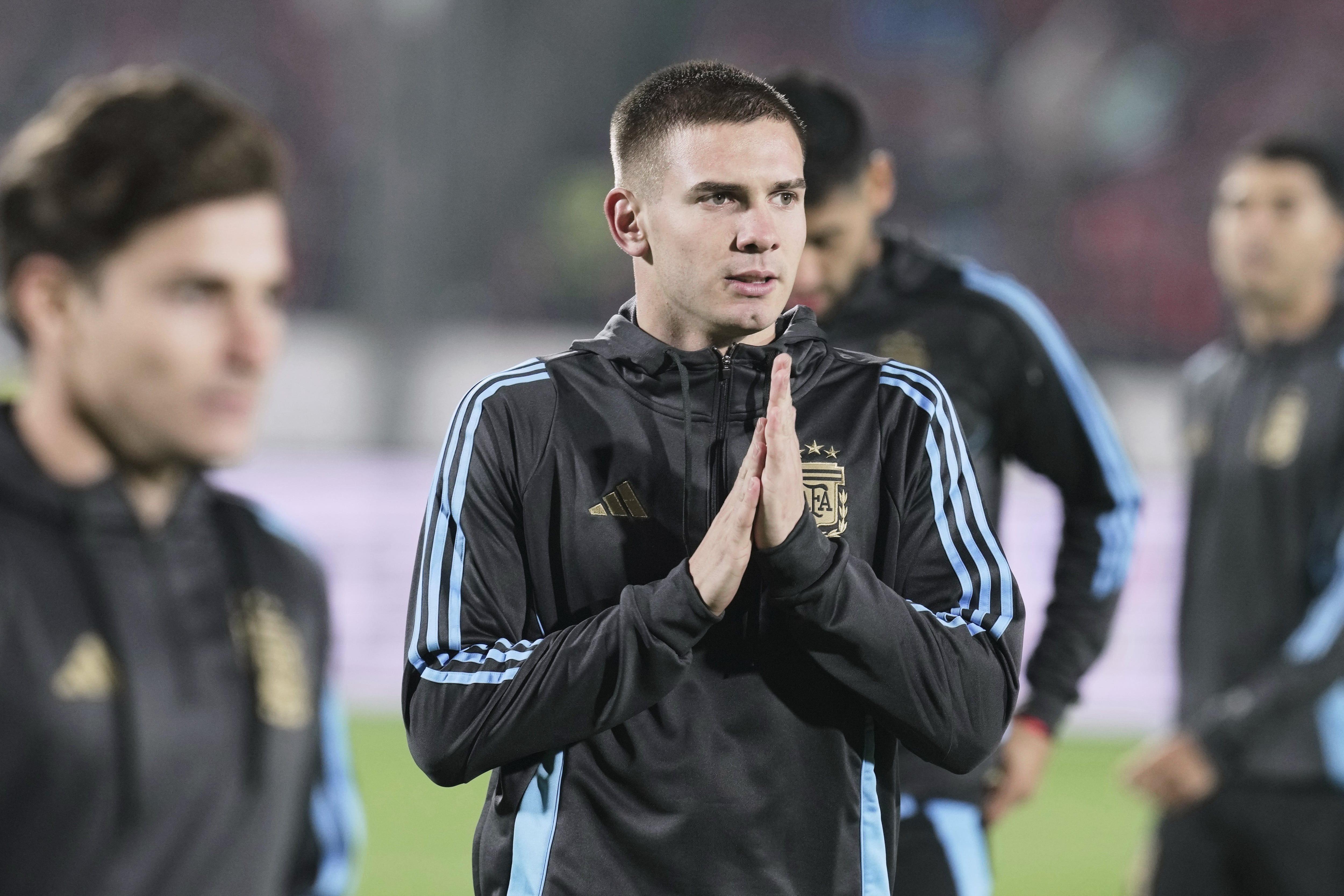 Franco Mastantuono durante el calentamiento del partido que la Argentina le ganó a Chile 1-0 por las Eliminatorias