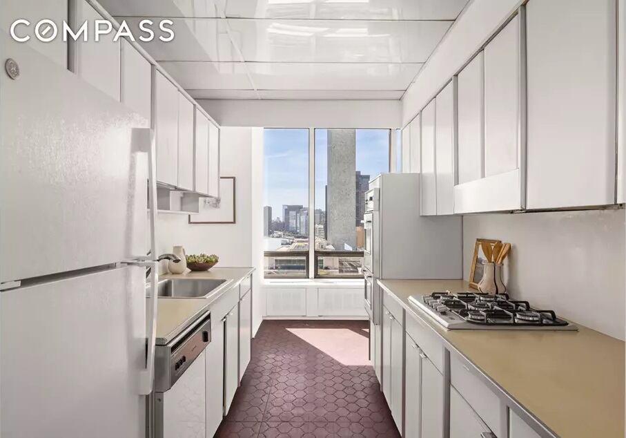 En Nueva York: venden en US$1,79 millones la antigua propiedad de Robert F. Kennedy y conserva sus electrodomésticos 7 La cocina conserva accesorios y electrodomésticos originales, como el horno (ColdwellBankerHomes.com/Compass)