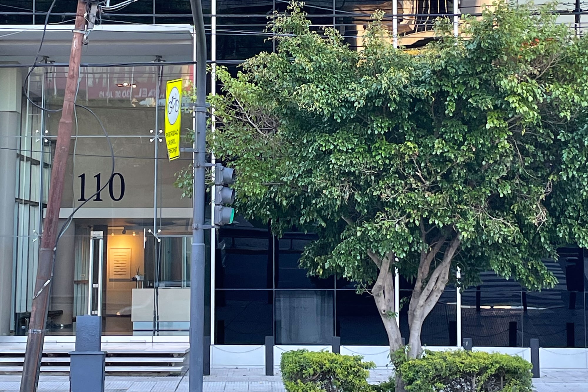 Una de las dos oficinas de la financiera