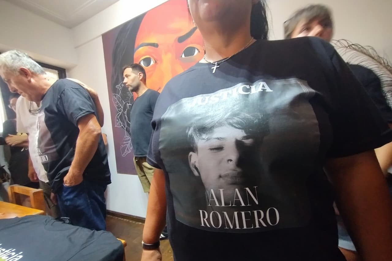 Conferencia de prensa y presentación del expediente del caso de Alan Romero