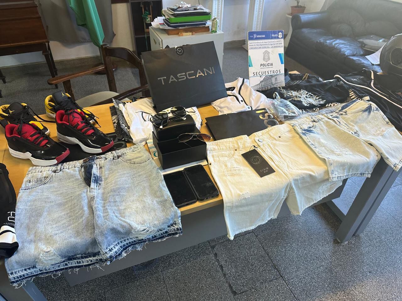 Elementos secuestrados a los integrantes de la Banda del Millón detenidos en Unicenter