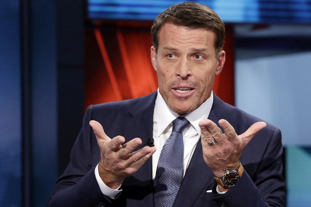 Tony Robbins, experto en crecimiento personal: “Estar enfocado en uno mismo genera sufrimiento; la mente busca lo que está mal”