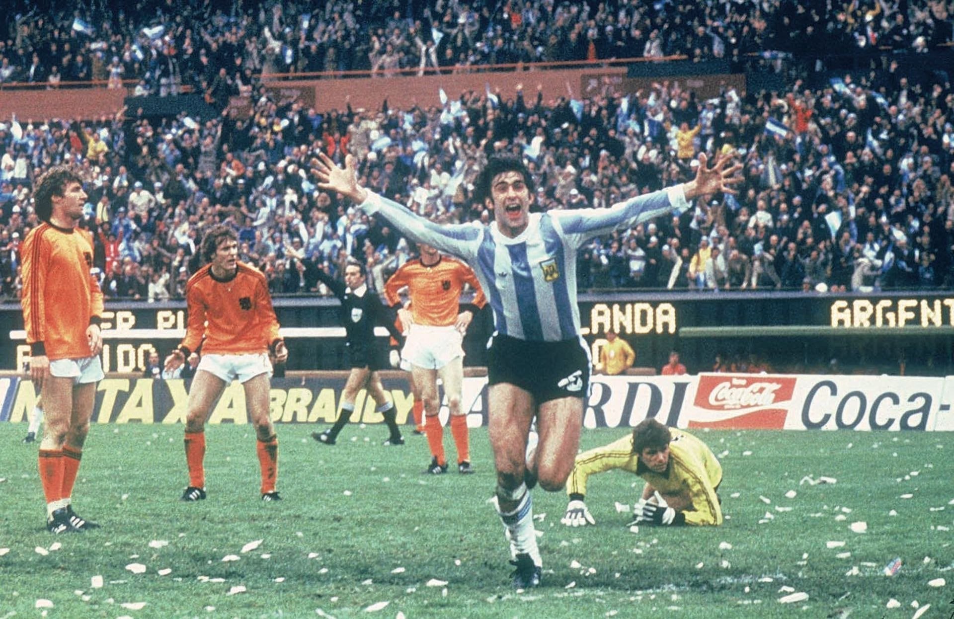 Mario Alberto Kempes celebra uno de sus goles frente a Holanda, en la final del Mundial 1978