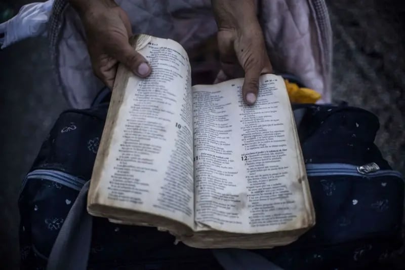 La Biblia tiene el récord Guinness al libro más vendido. Entre tantas copias, no es de extrañarse que algunas tengan errores