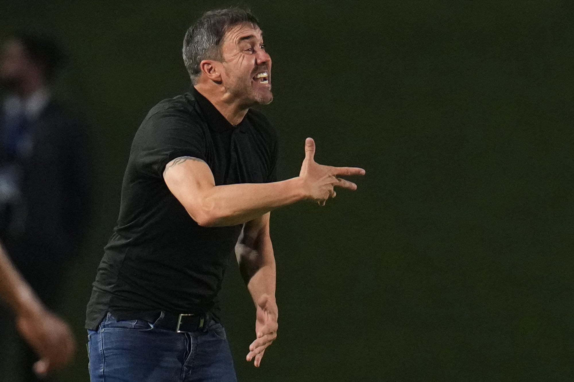 Eduardo Coudet, intenso durante el partido de River ante Carabobo en Venezuela por la Copa Sudamericana