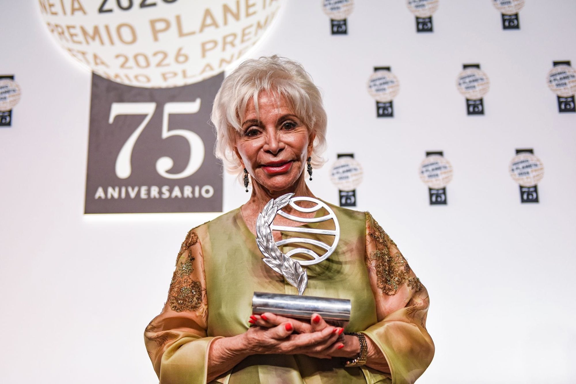 “Auténtica jugada maestra”: debate y polémica en redes por el Premio Planeta para Isabel Allende