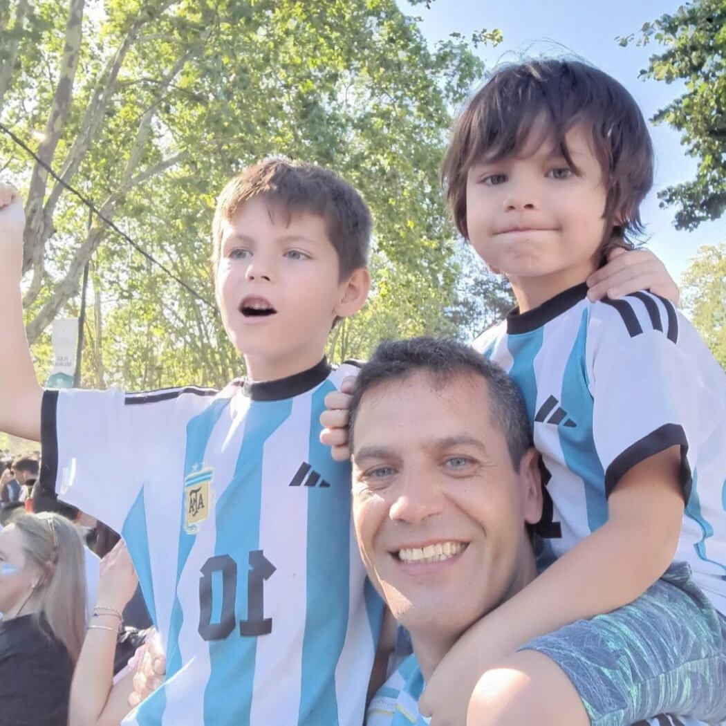 Herman Krause junto a sus hijos Paco y Mateus