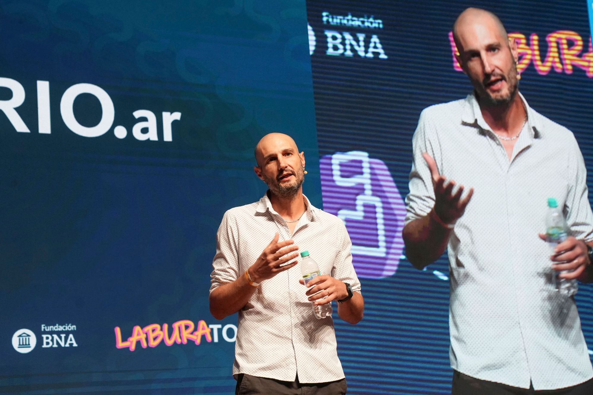 De carpintero a orador: su experiencia de aprendizaje presentada en Laburatorio, una serie de conferencias de la Fundación Banco Nación,
