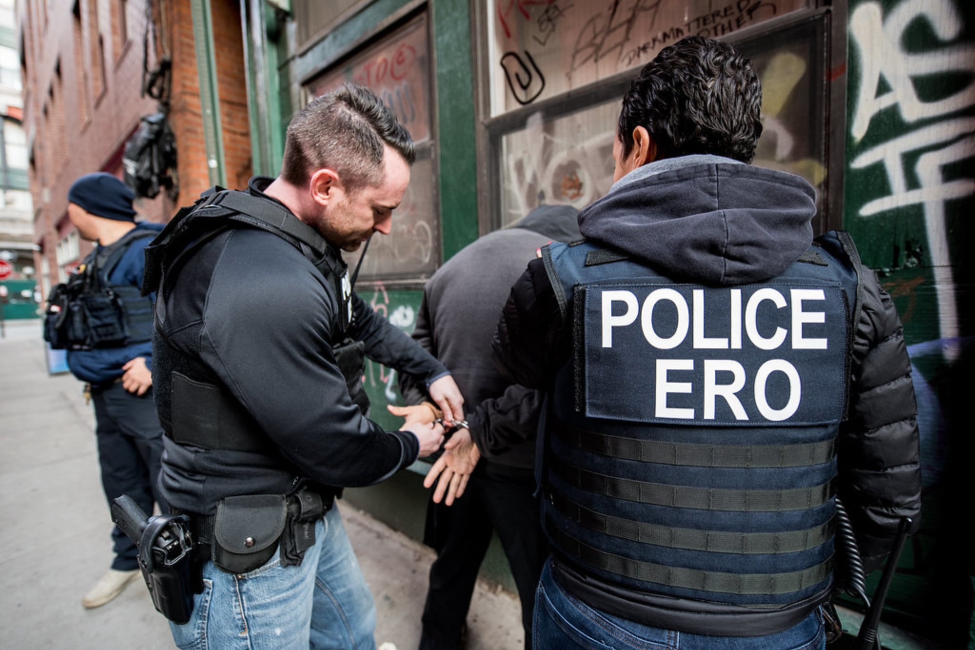 La ley SB 54 de California impide a los departamentos policiales locales colaborar con las agencias federales