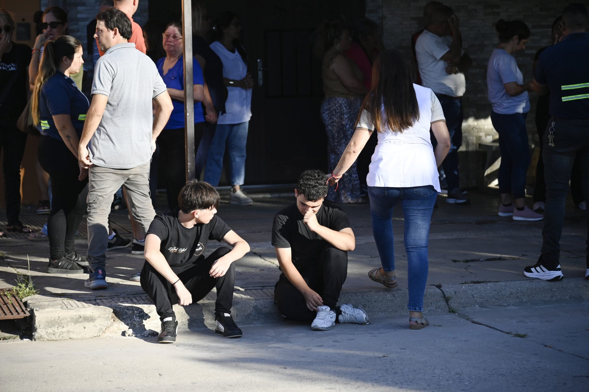Desde anoche están velando los restos de Ian Cabrera, el chico asesinado por un compañero en la escuela Mariano Moreno de San Cristóbal