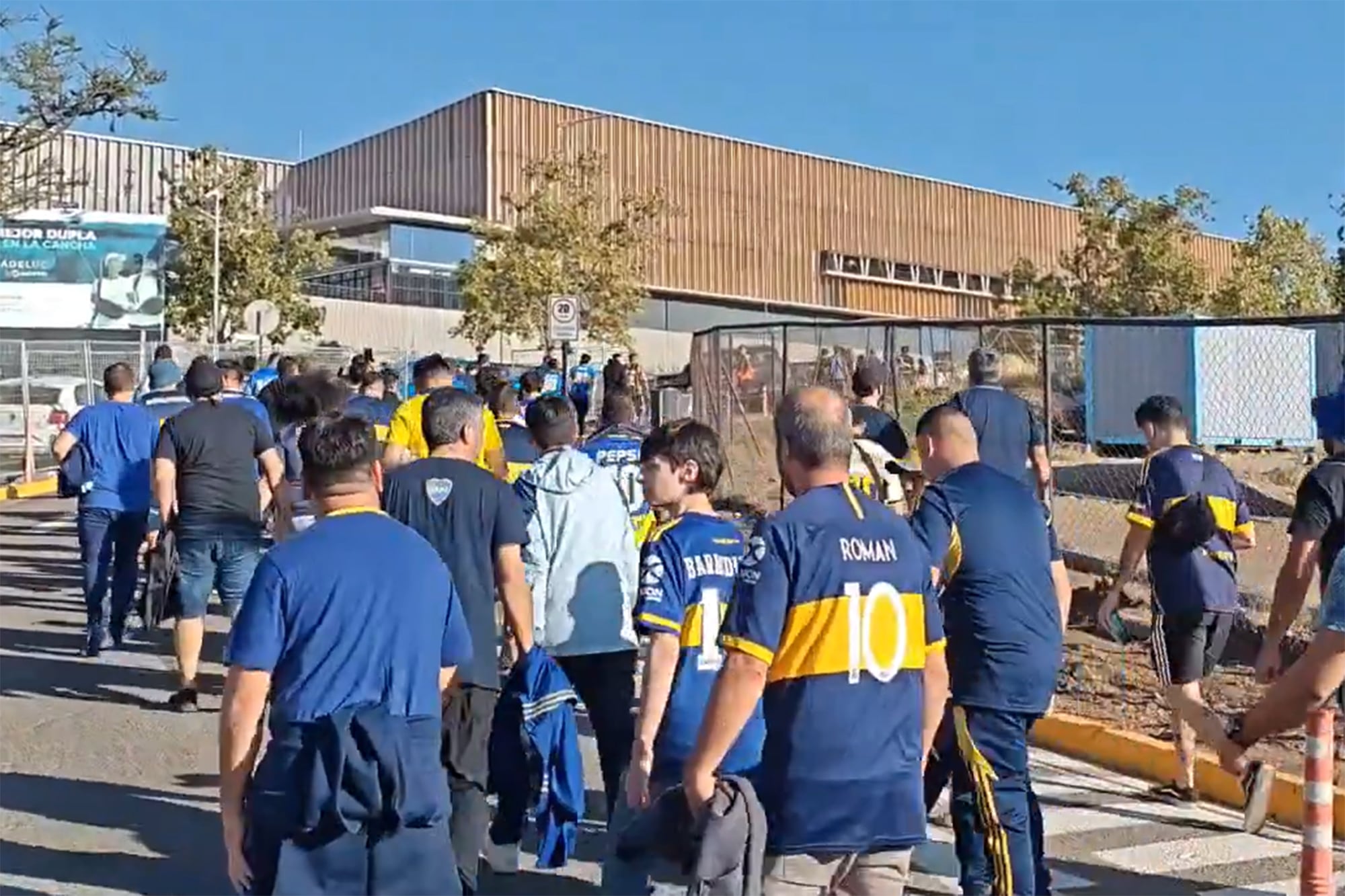 Los hinchas de Boca, al llegar a la cancha