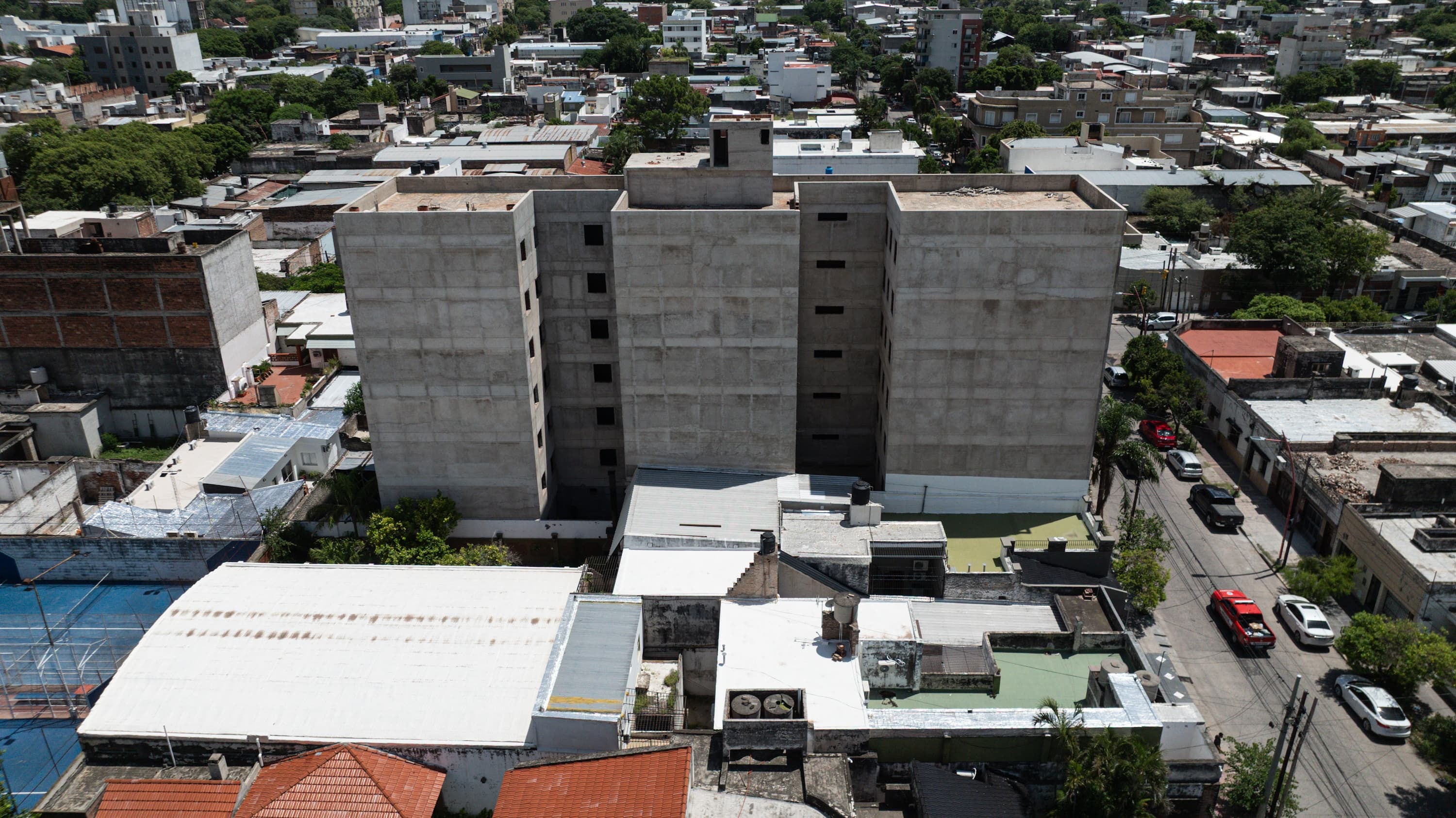 Edificio de la calle Plata al 600, en Santiago del Estero, objeto de una denuncia por una presunta estafa inmobiliaria