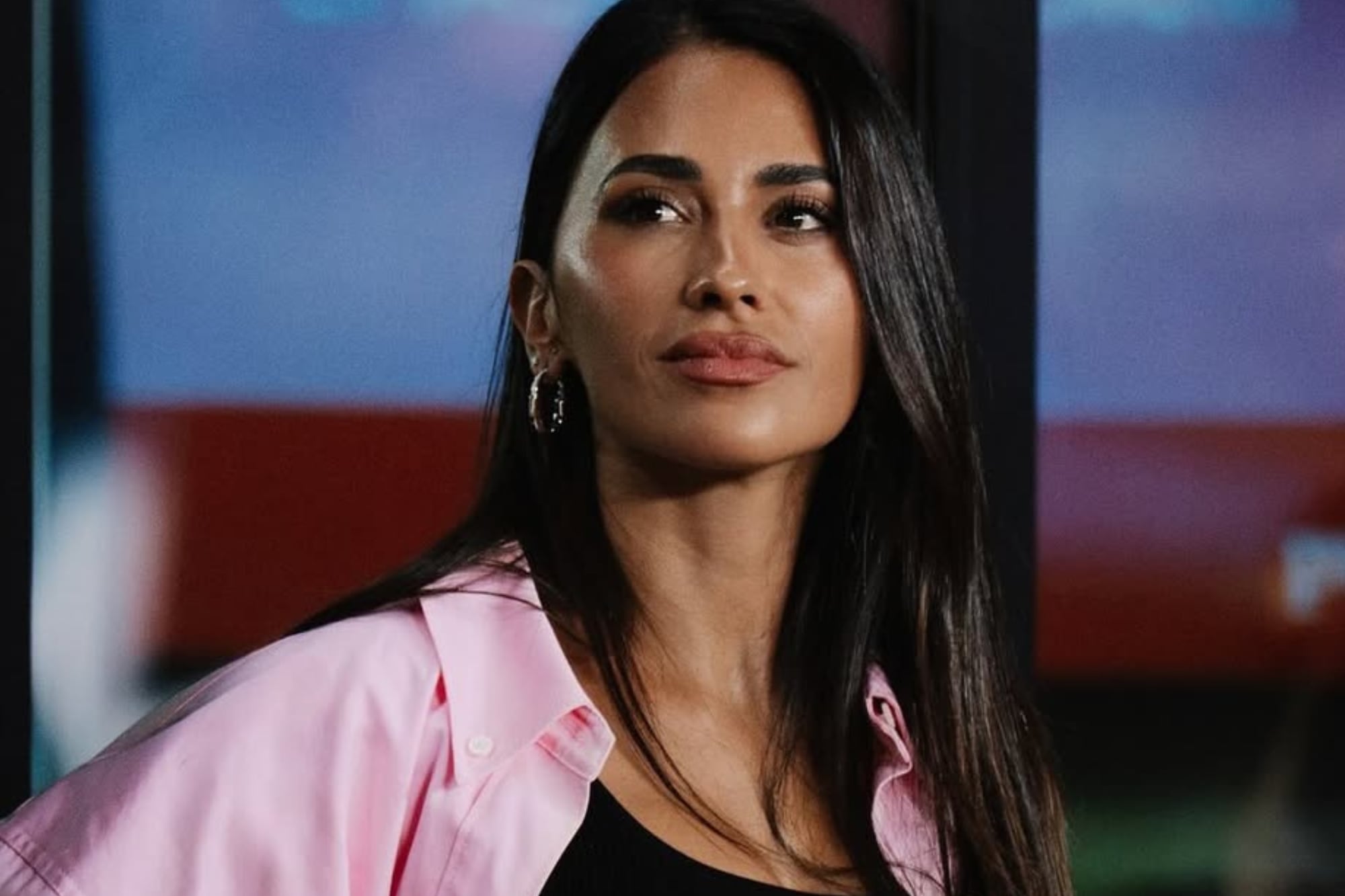 Antonela Roccuzzo fue a ver jugar a Lionel Messi y se robó todas las miradas con un look deportivo y chic