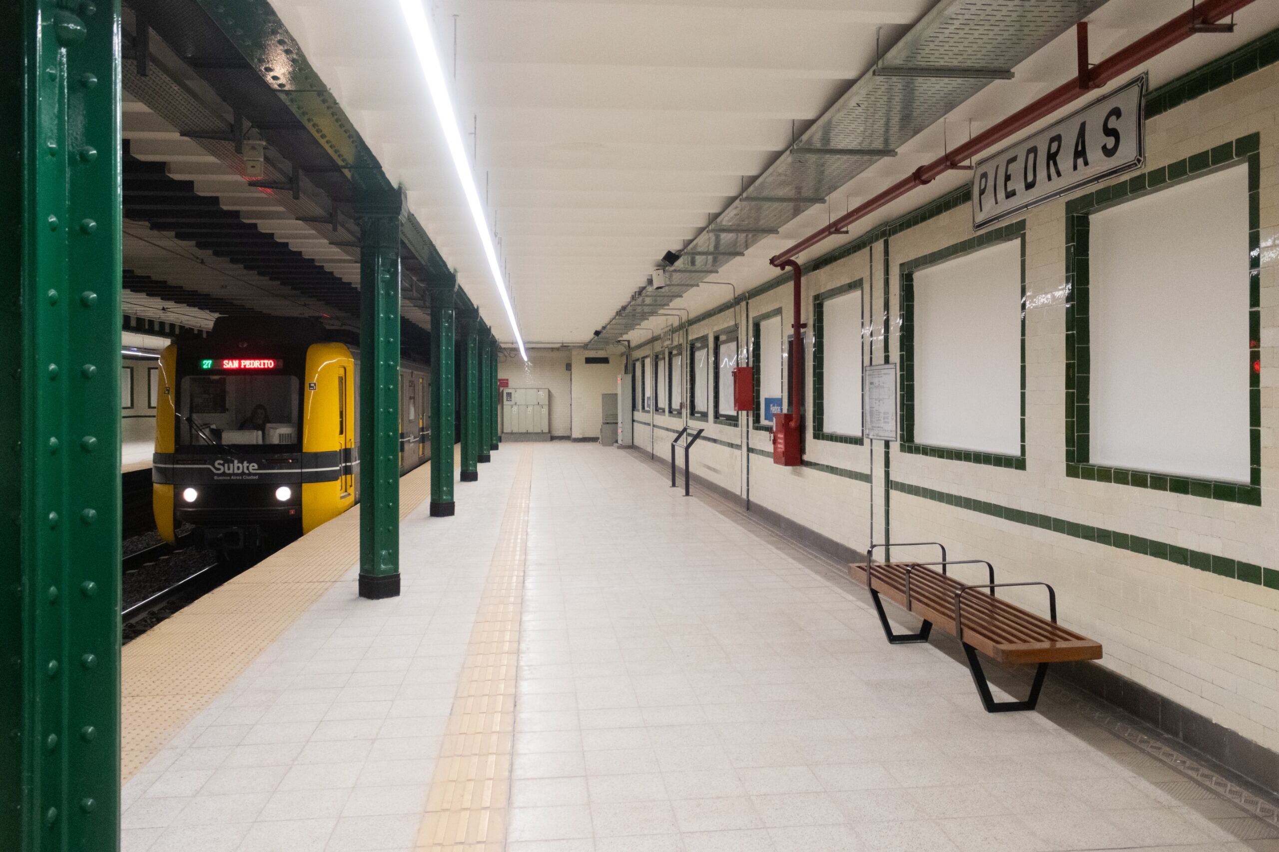 Con murales restaurados: reabren al público una estación de subte clave en el centro porteño