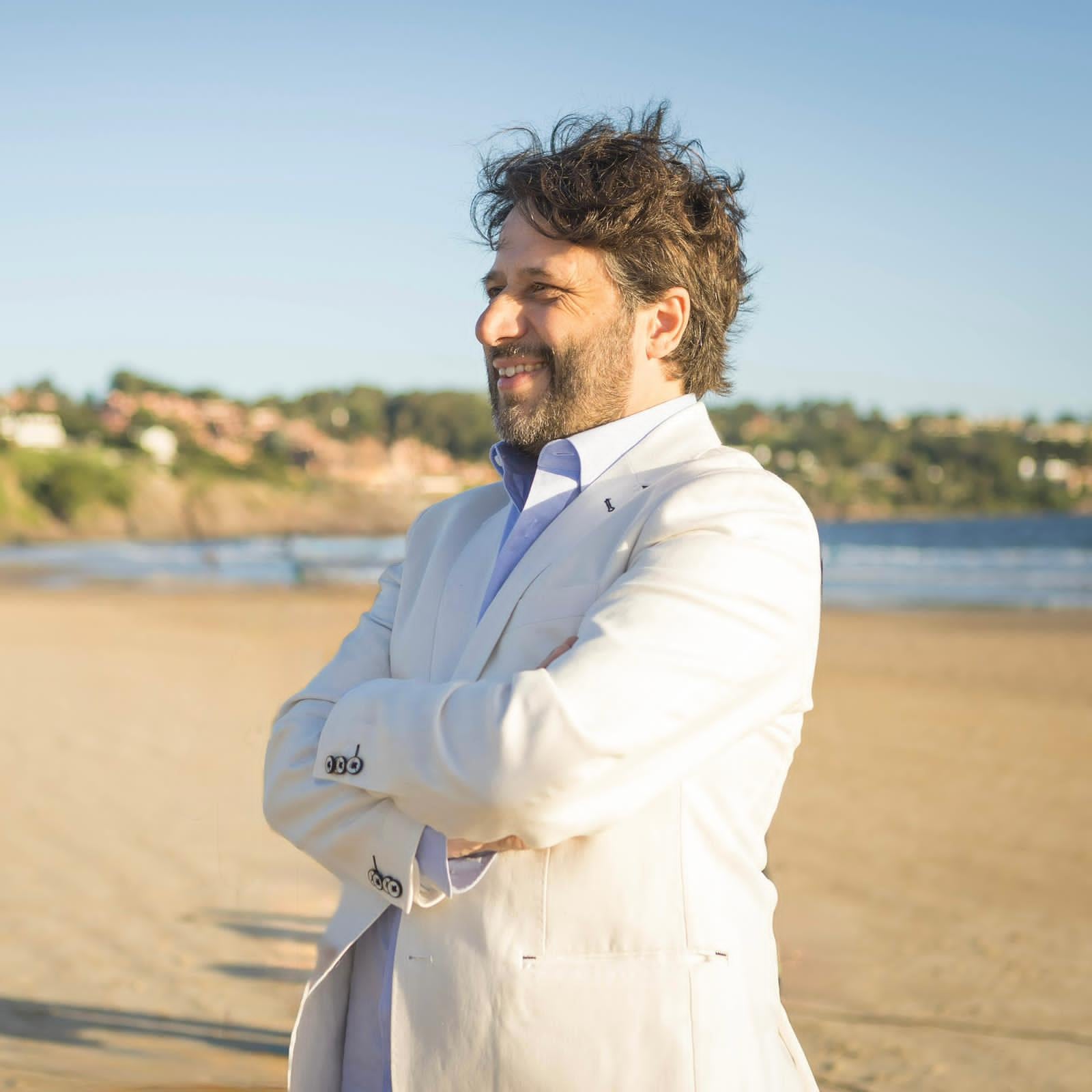 Mística, playa y rock: quién es el argentino que está detrás del festival de música más elogiado de Punta Ballena