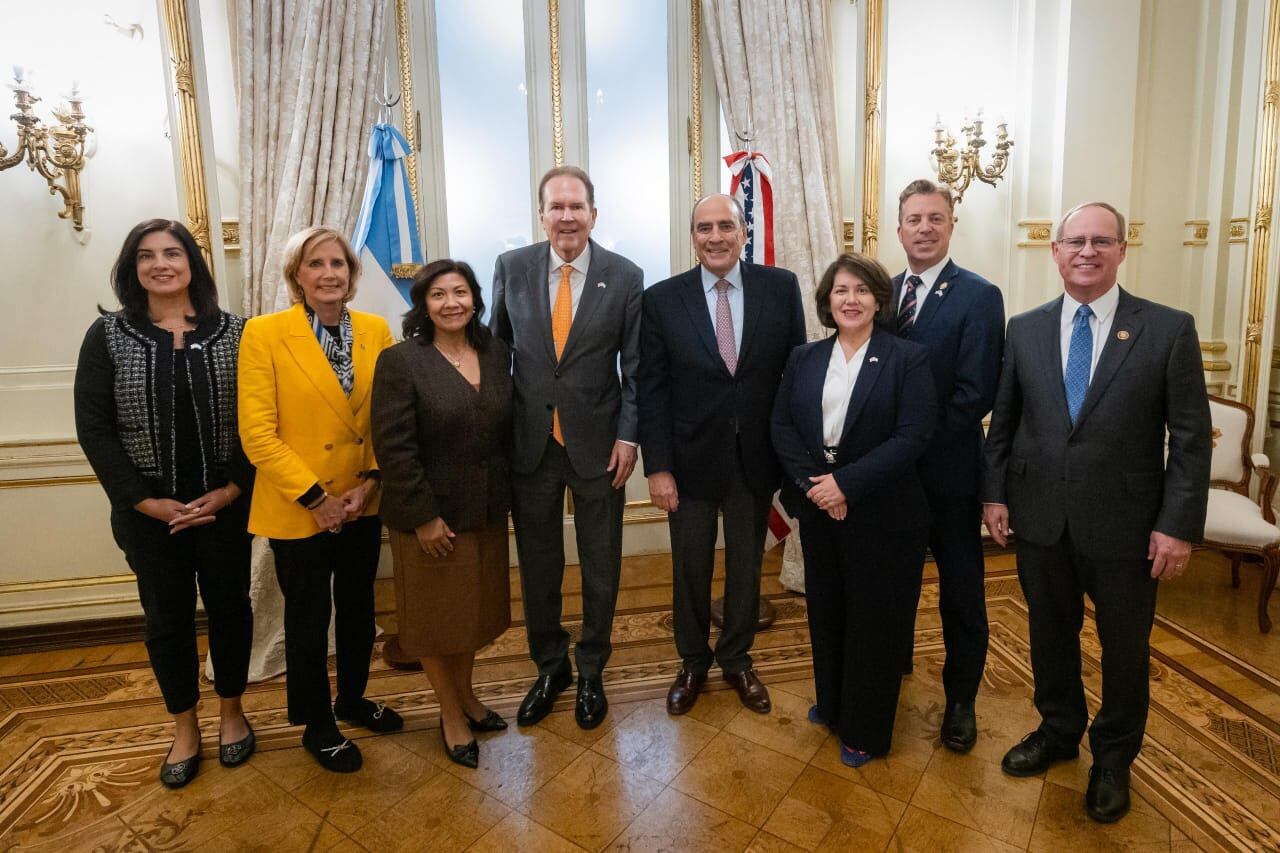 Francos junto a la delegación de congresistas de los Estados Unidos en Casa Rosada