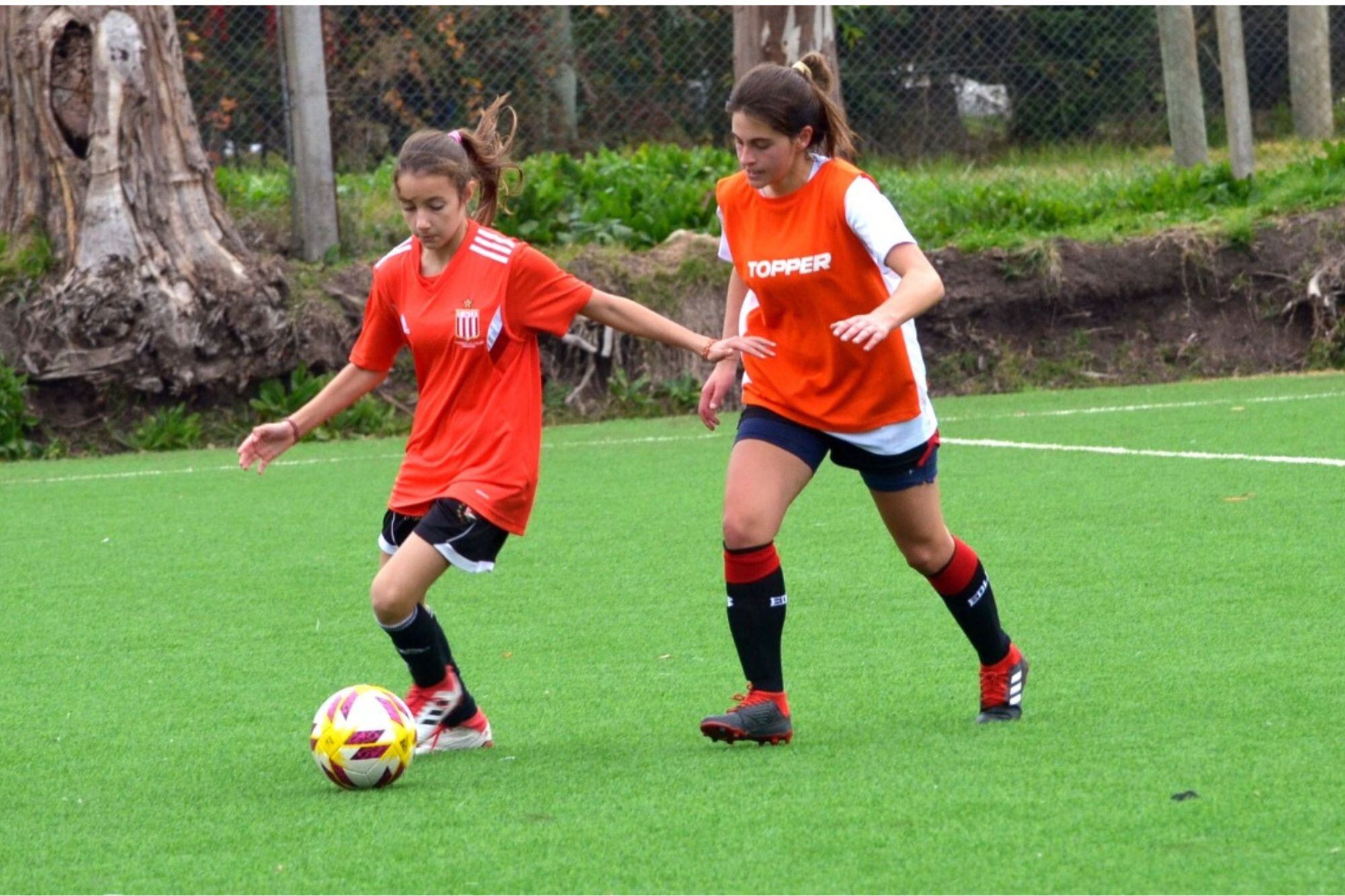 Empezó jugando fútbol femenino en Estudiantes de la Plata y tuvo que elegir.