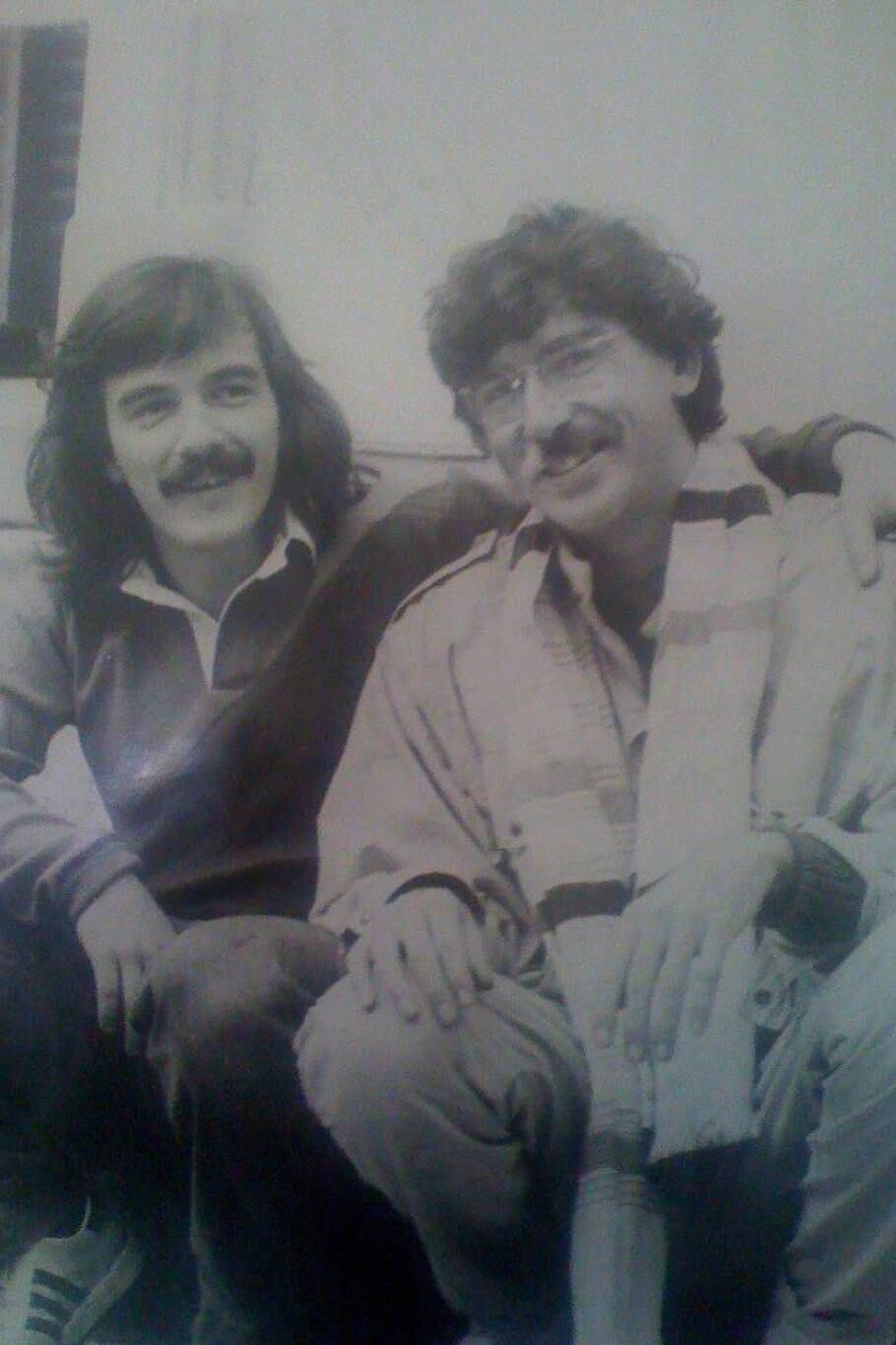 Gustavo De Rosa, dueño de La Esquina del Sol, junto a Charly García, cuya presentación en ese escenario de Gurruchaga y Guatemala marcó un antes y un después