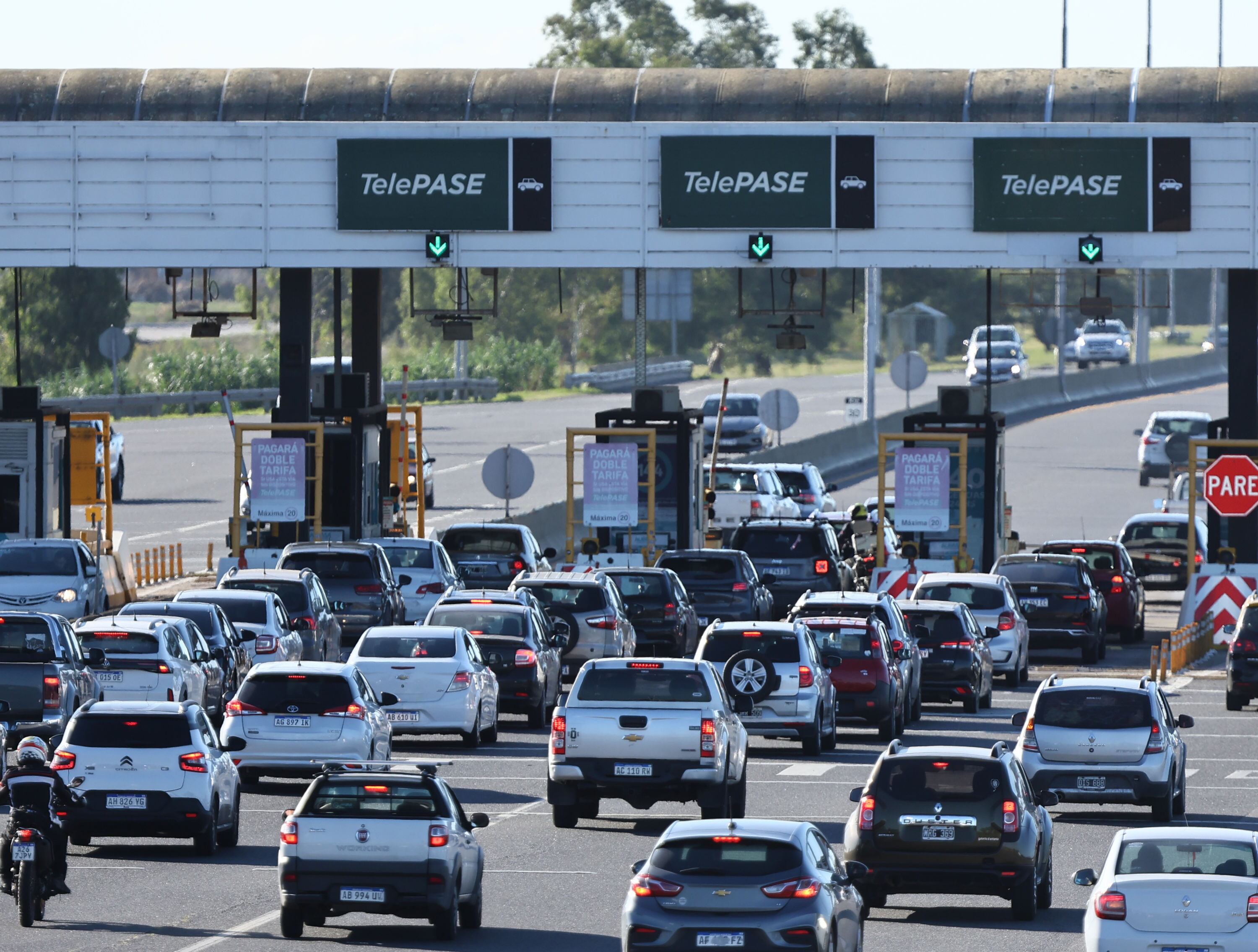 El nuevo esquema tarifario se aplicará en todas las estaciones de peaje de ambas autopistas