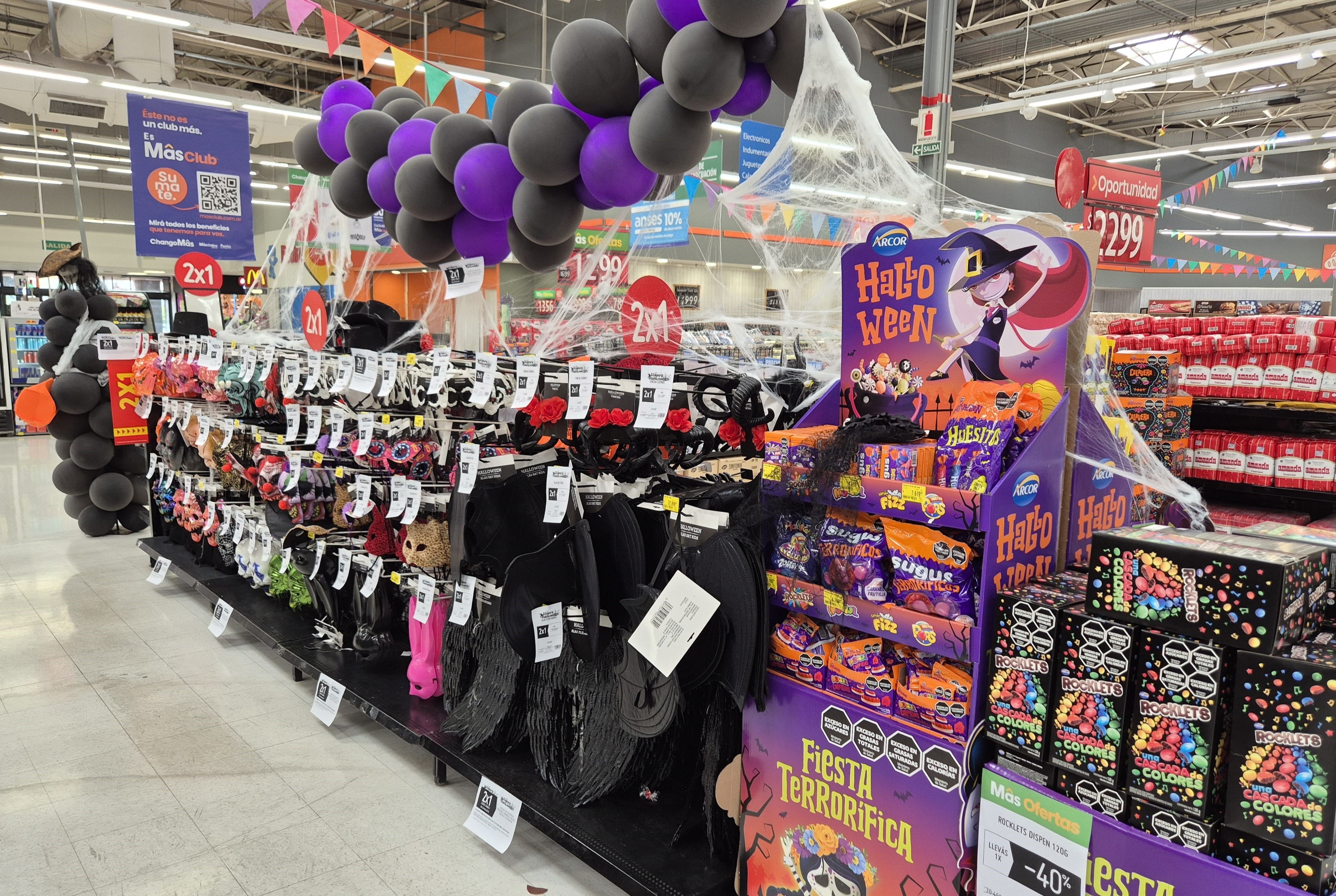 Del “Chucky’s Punch” a la calabaza con café: las marcas se suben a la ola de Halloween