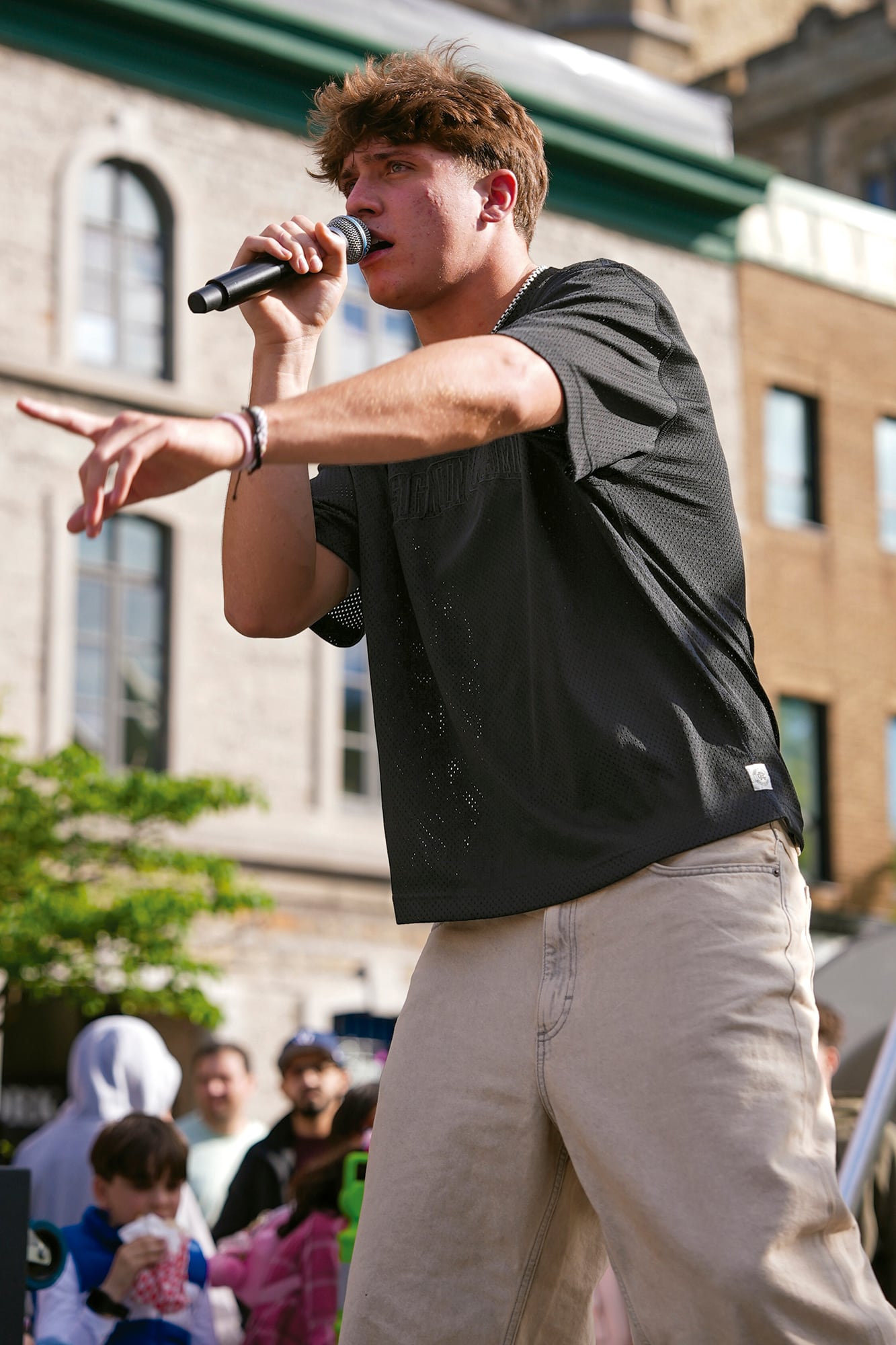 En junio, cantando en el Shawarma Fest en Ottawa