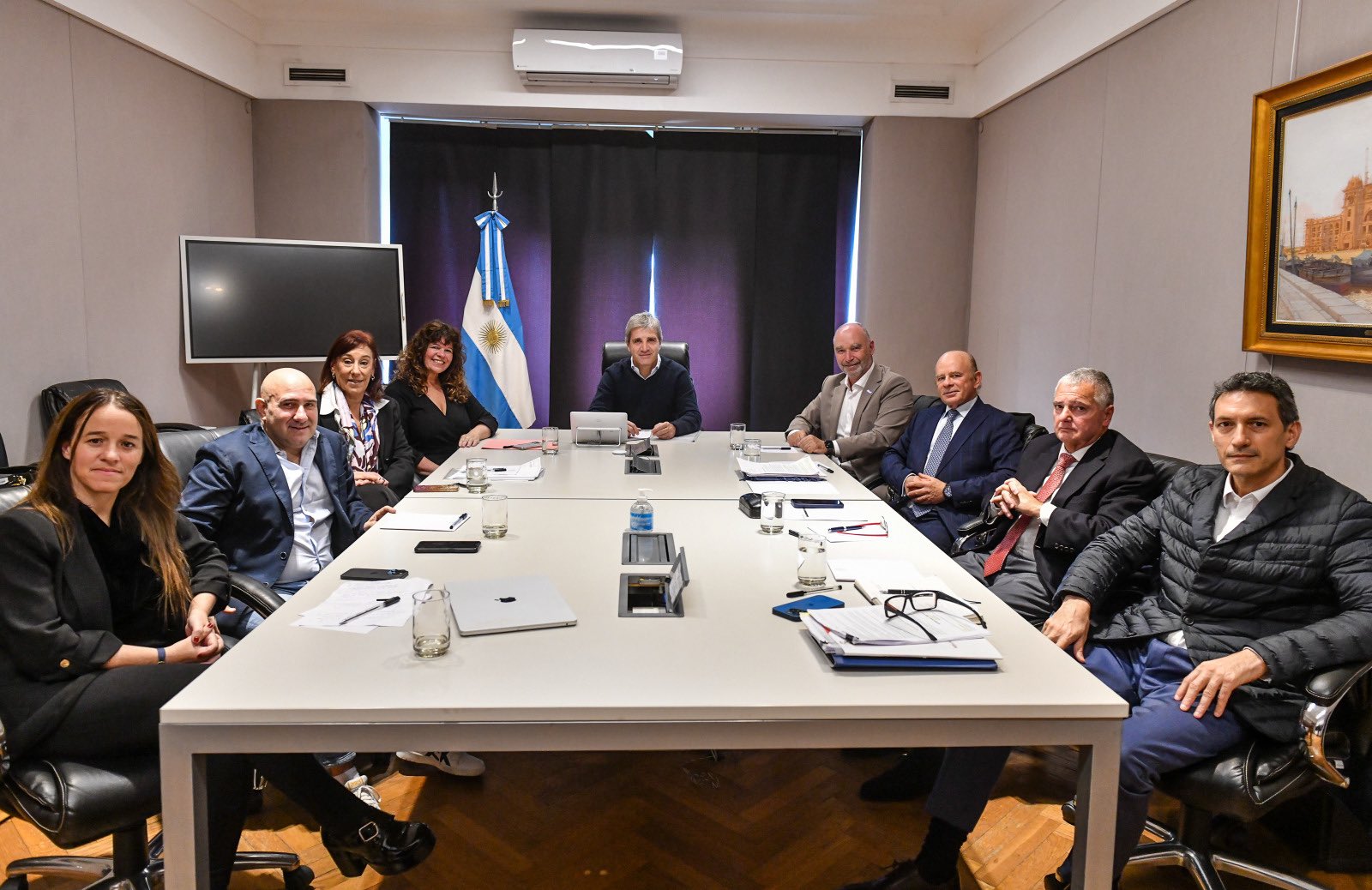Reunión de Caputo con los tributaristas referentes del país