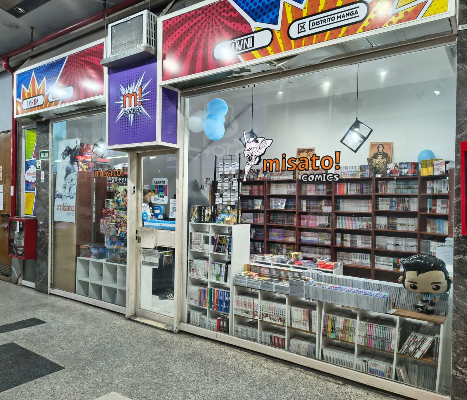 Los locales de historietas se reinventan con la cultura japonesa para sobrellevar la recesión 9 El local de Misato Comics en su sucursal de Flores
