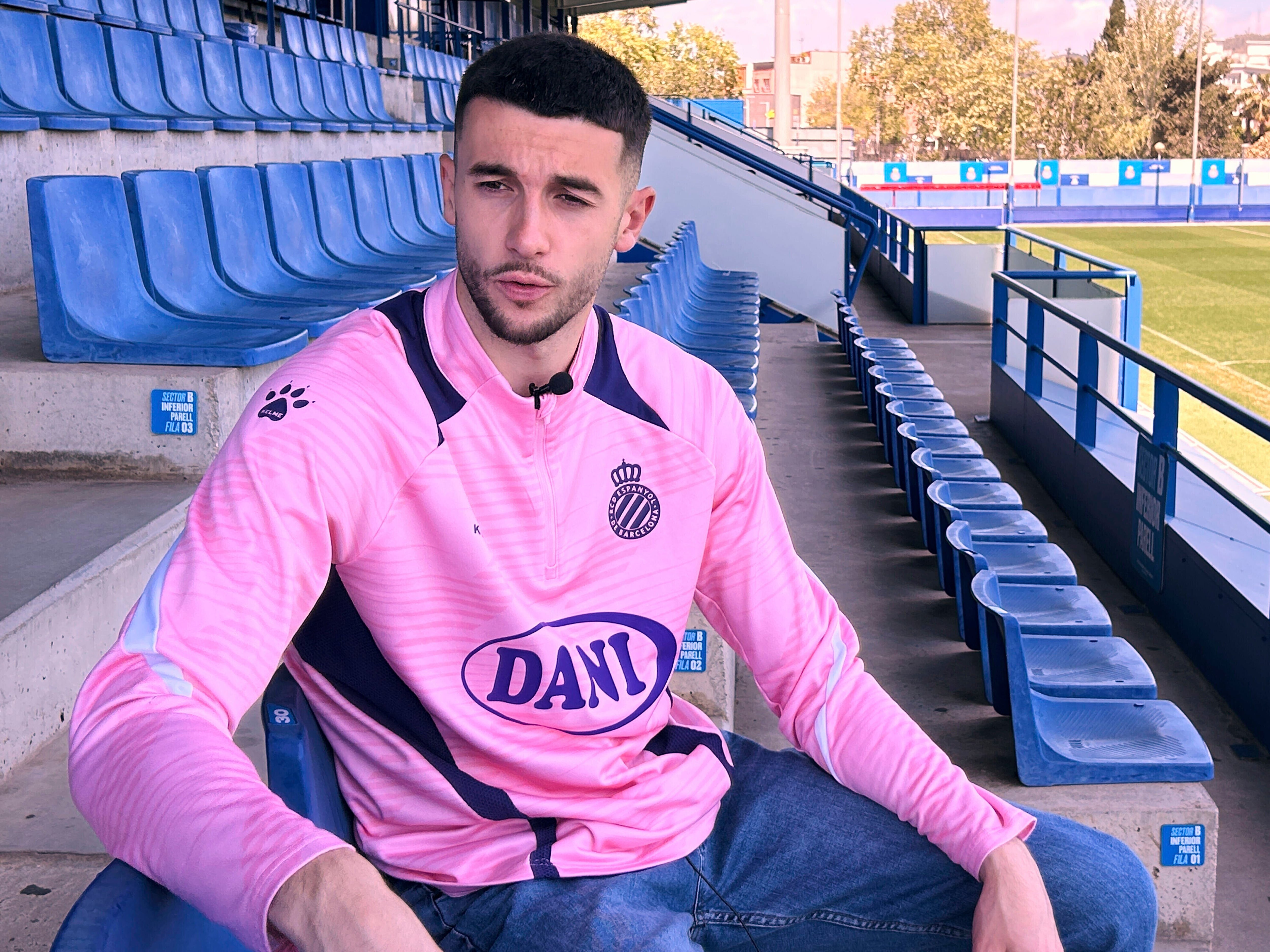 El arquero Joan García firmó contrato con barcelona hasta 2031, pero hasta el momento no pudo ser inscripto