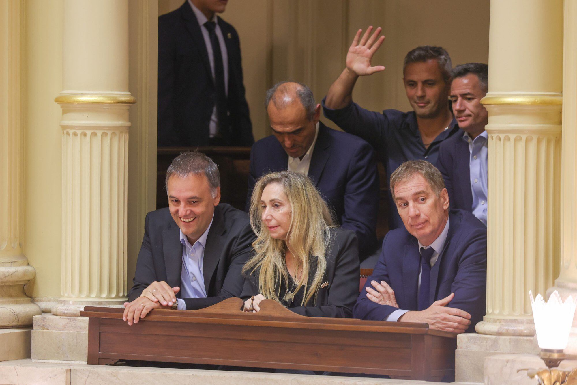 reforma laboral
votacion en el senado
en el palco, manuel adorni, karina milei, diego santilli, martin menem, lule menem y gabriel bornoroni