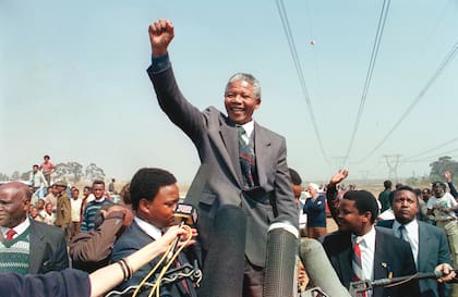 A 100 años de su nacimiento, Nelson Mandela será honrado con un cuadro de Javier de Aubeyzon, que se instalará en la sede del gobierno porteño