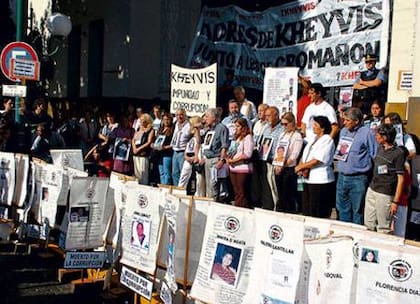 Los padres de las víctimas piden Justicia cada año. Los familiares de la masacre de Cromagnon se suman a ellos en su dolor.