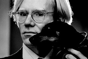 Warhol: obsesión por la fama y una historia de celos que lo acercó a la muerte